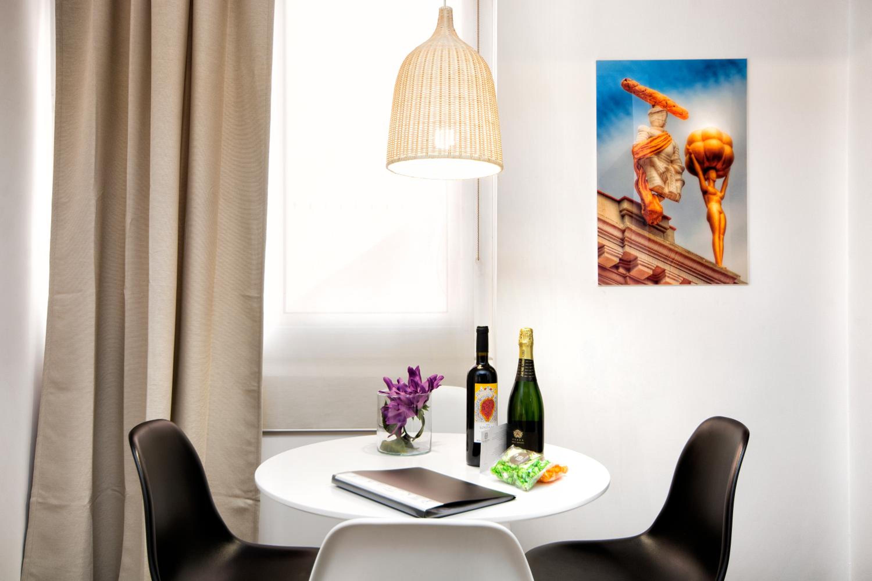 Eixample Building Apartments by Mercedes Heritage