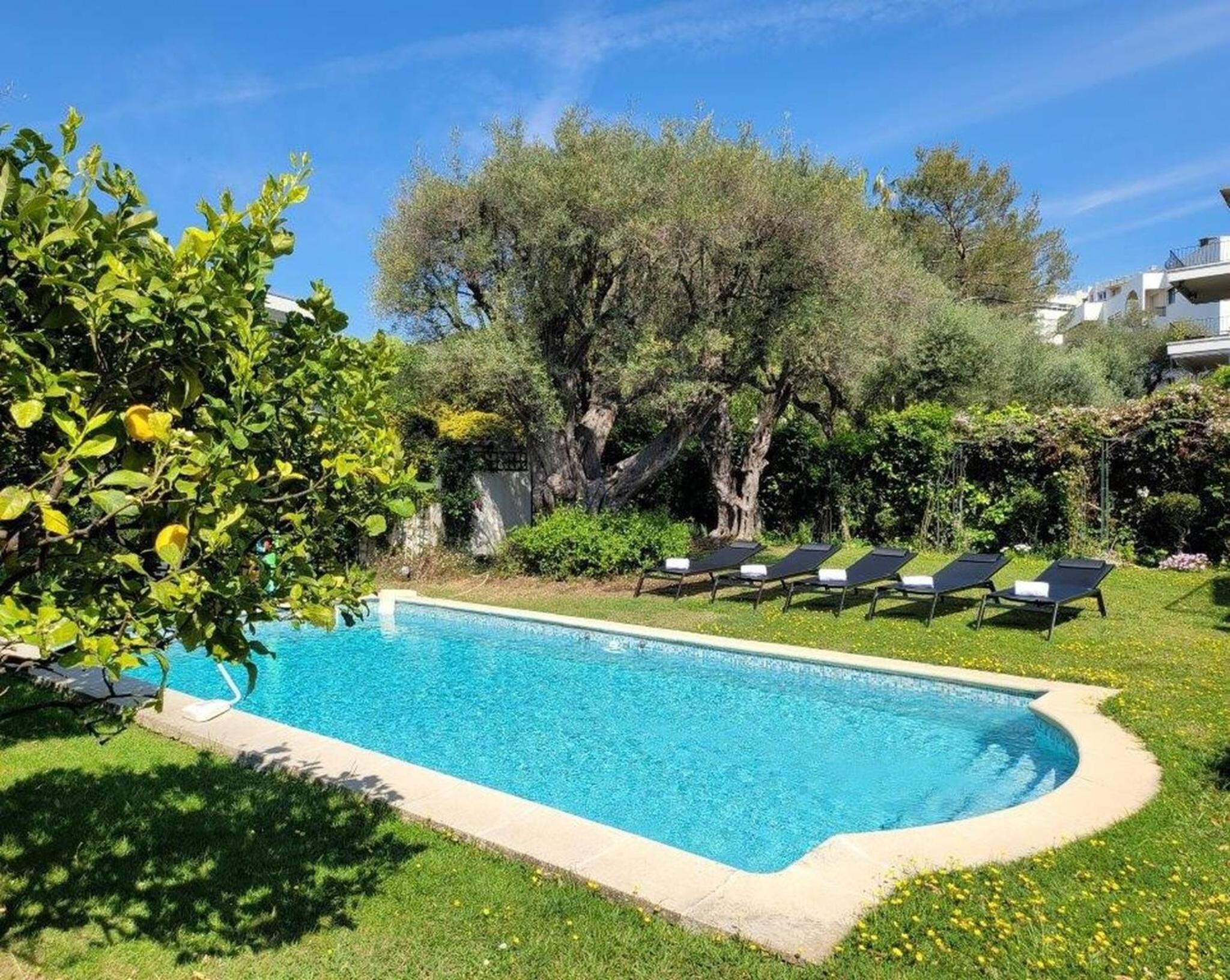 Juan les pins : Villa de charme avec piscine