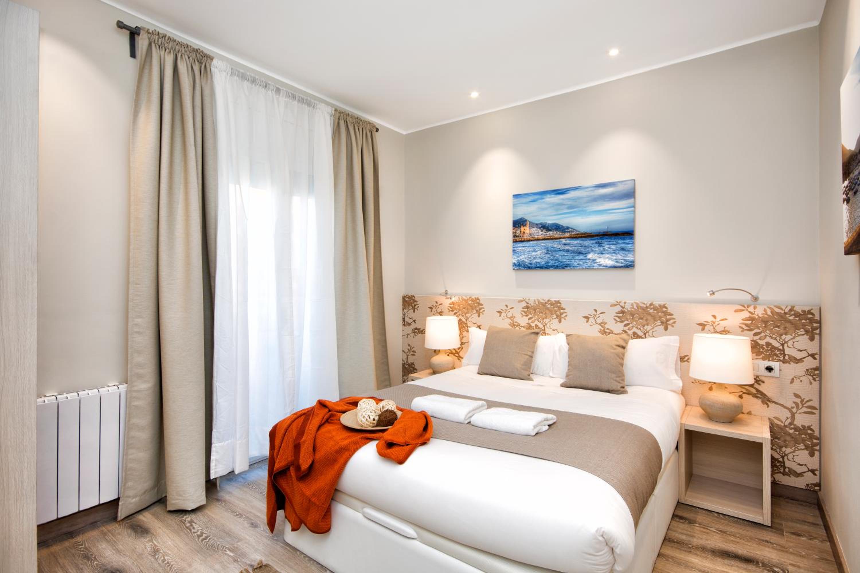 Eixample Building Apartments by Mercedes Heritage