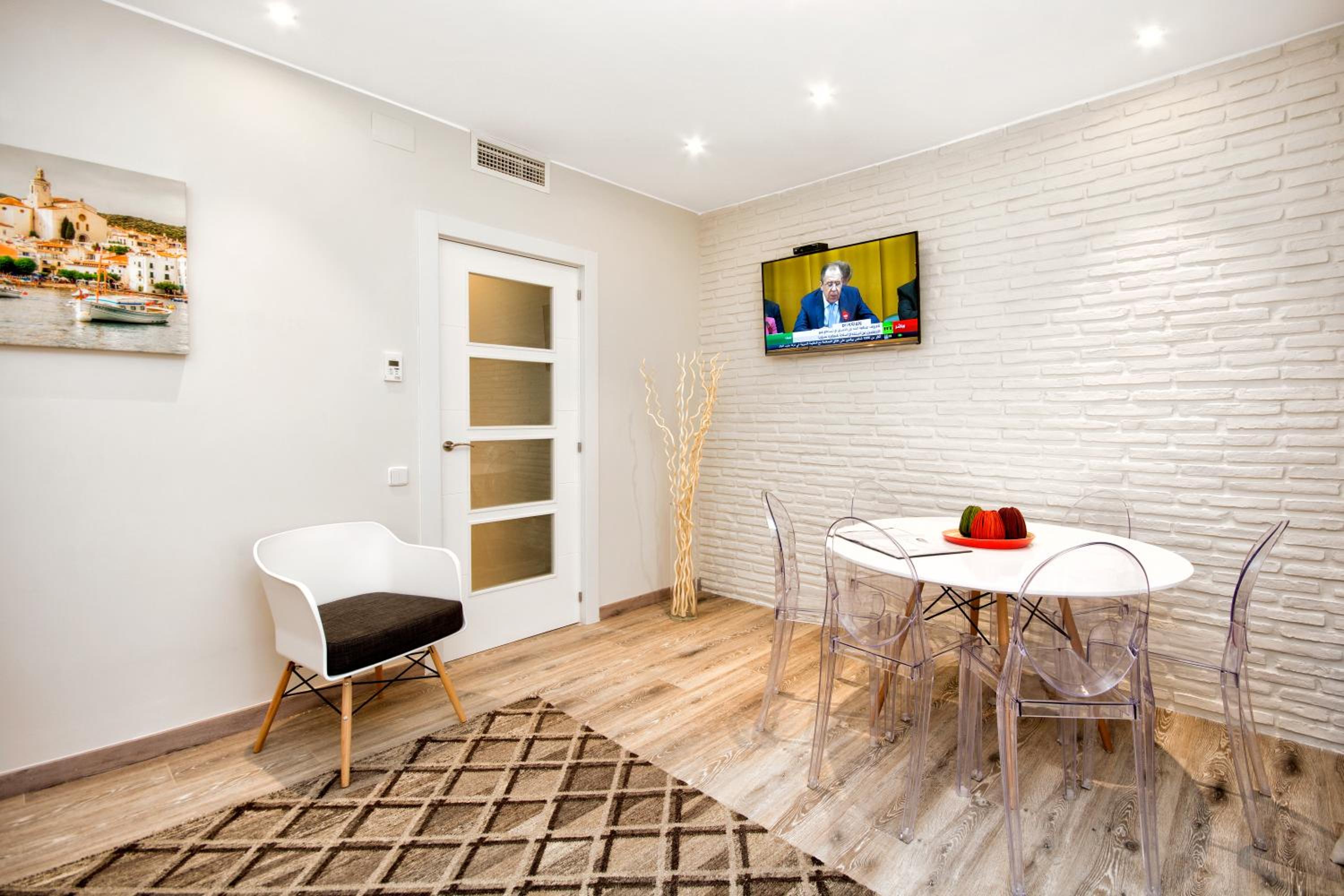 Eixample Building Apartments by Mercedes Heritage
