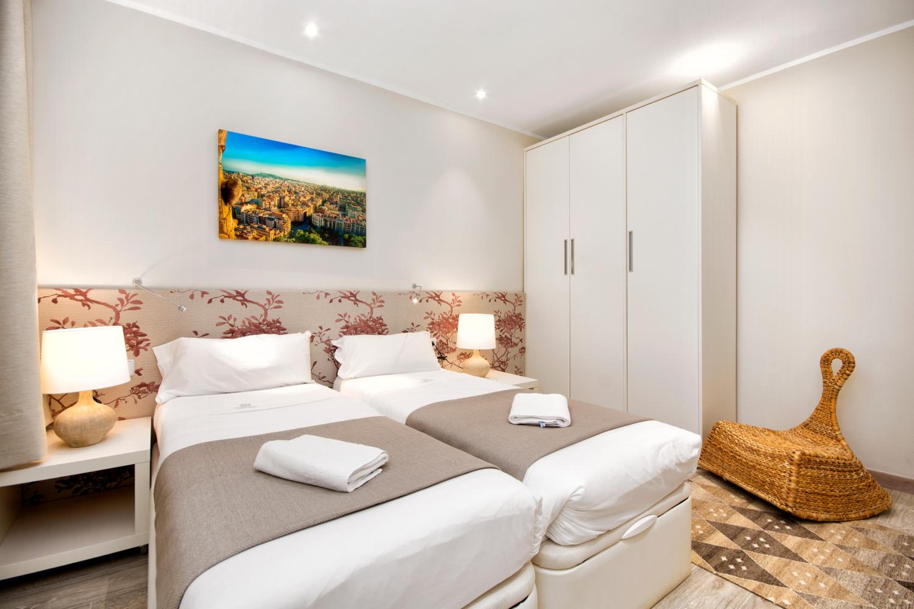 Eixample Building Apartments by Mercedes Heritage