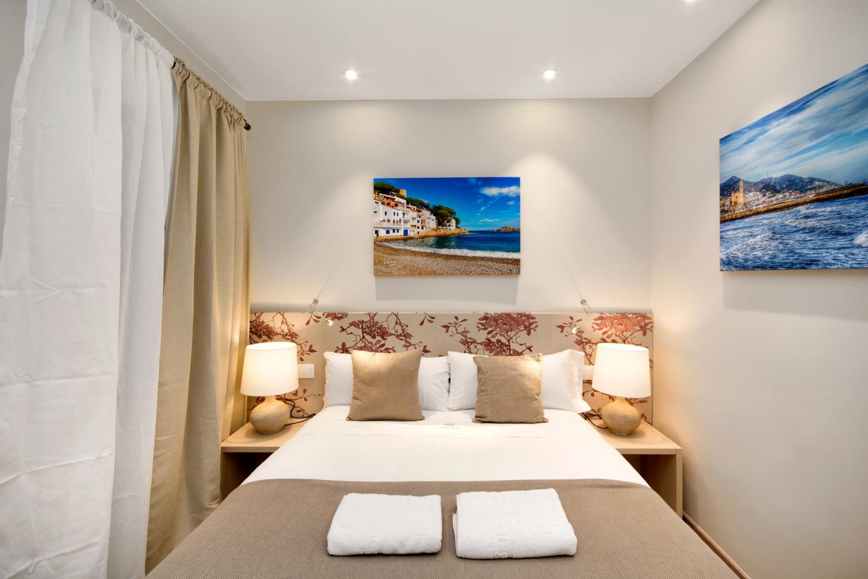 Eixample Building Apartments by Mercedes Heritage