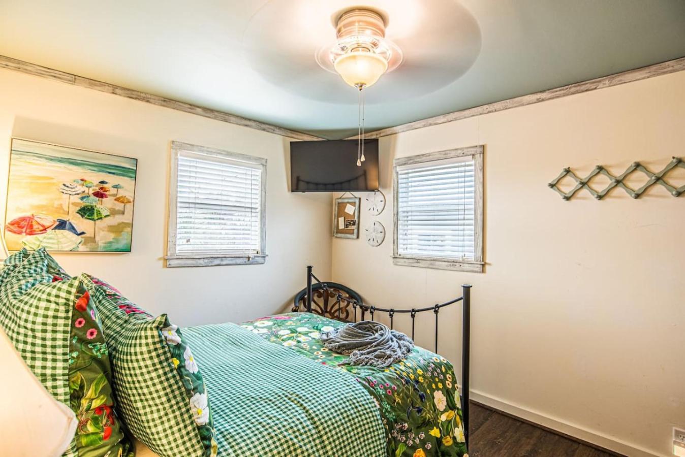 A Wave From It All in Laguna Beach Large Patio Sleeps 4 Dog Ok