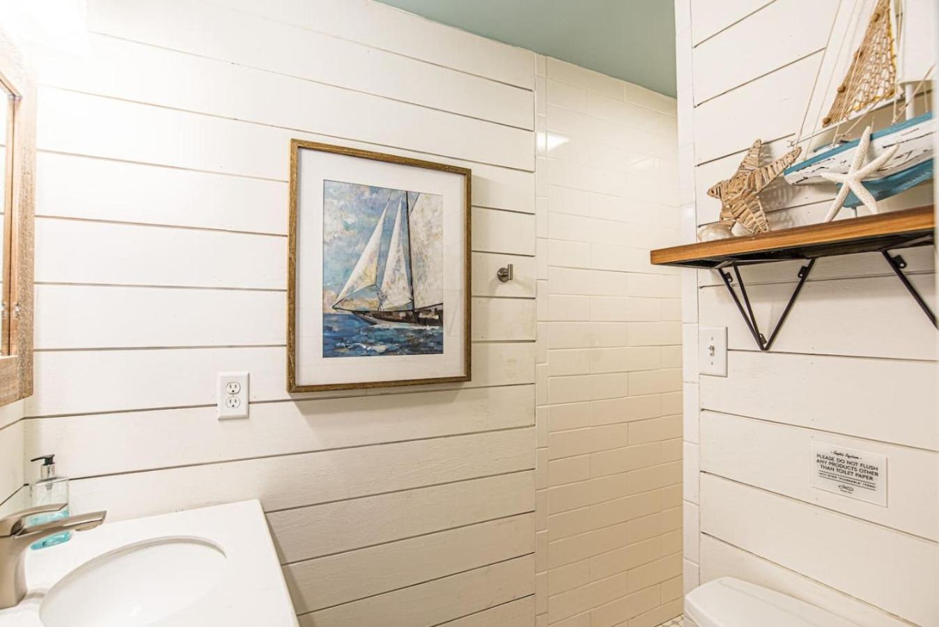 A Wave From It All in Laguna Beach Large Patio Sleeps 4 Dog Ok