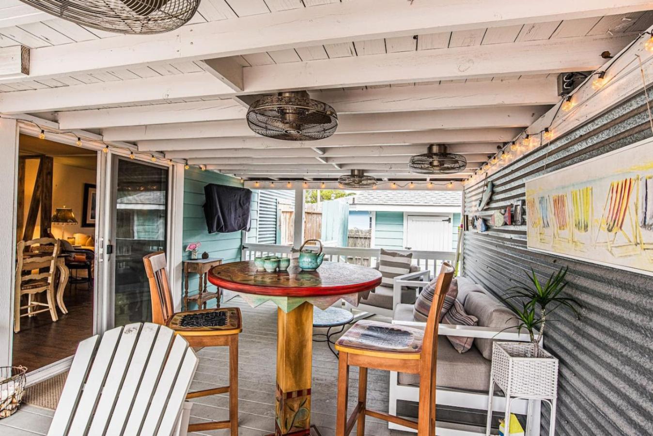 A Wave From It All in Laguna Beach Large Patio Sleeps 4 Dog Ok