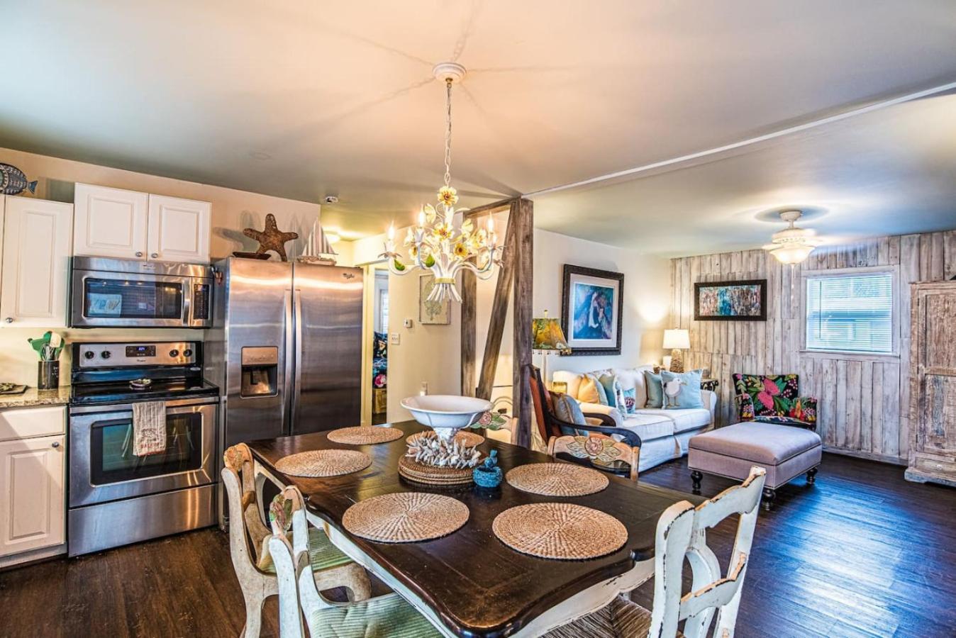 A Wave From It All in Laguna Beach Large Patio Sleeps 4 Dog Ok