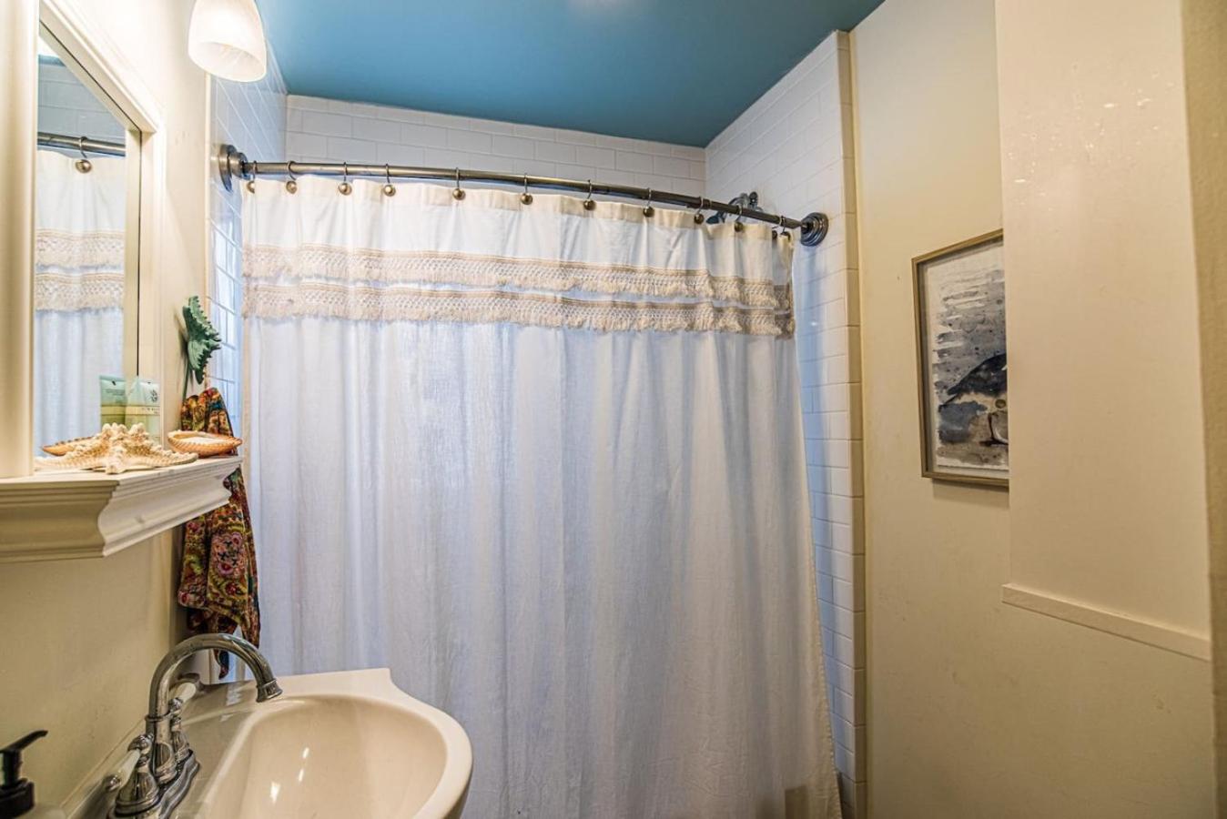 A Wave From It All in Laguna Beach Large Patio Sleeps 4 Dog Ok