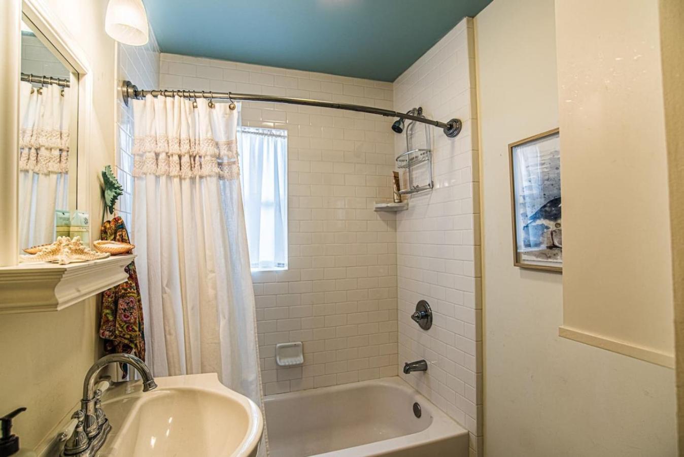 A Wave From It All in Laguna Beach Large Patio Sleeps 4 Dog Ok