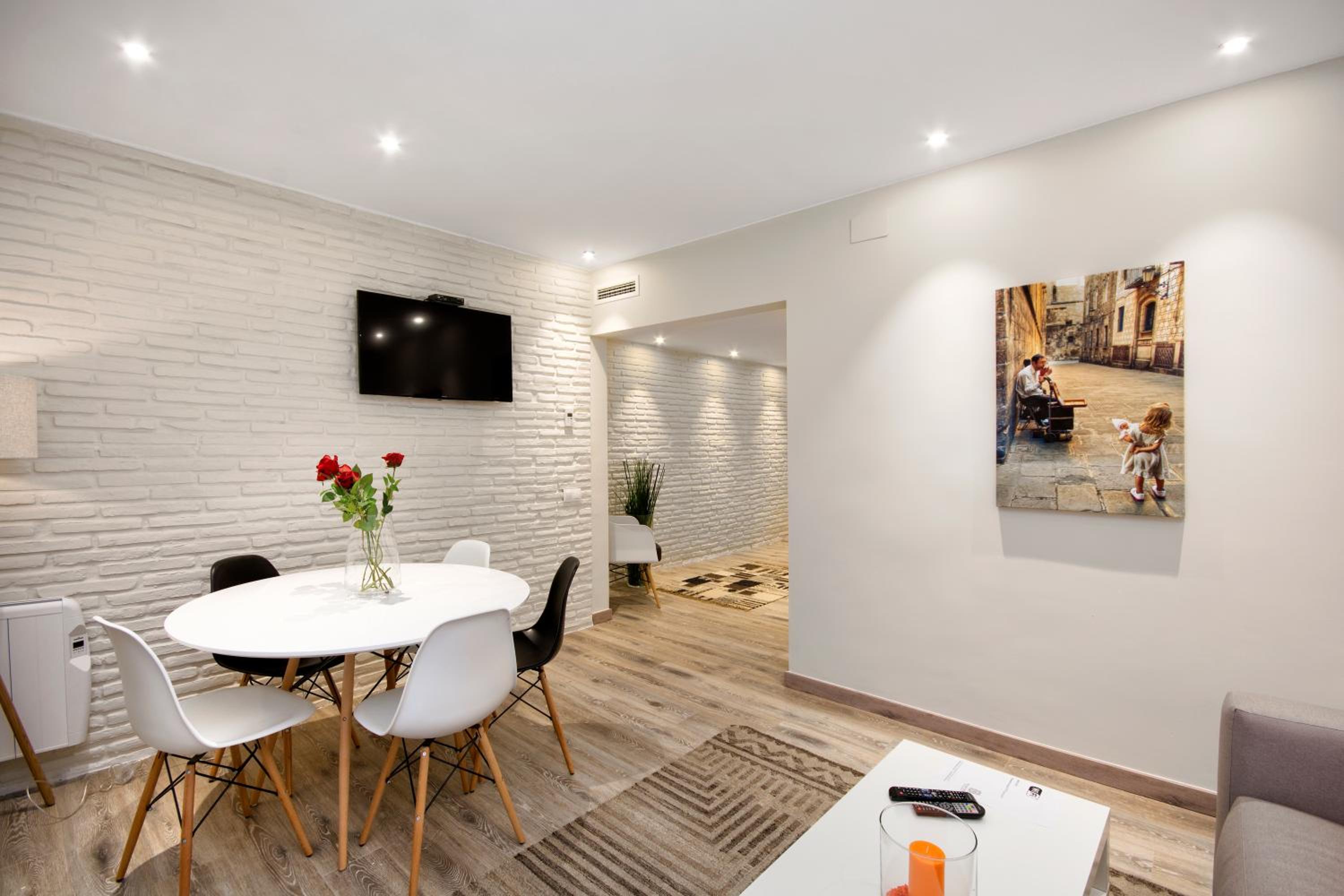 Eixample Building Apartments by Mercedes Heritage