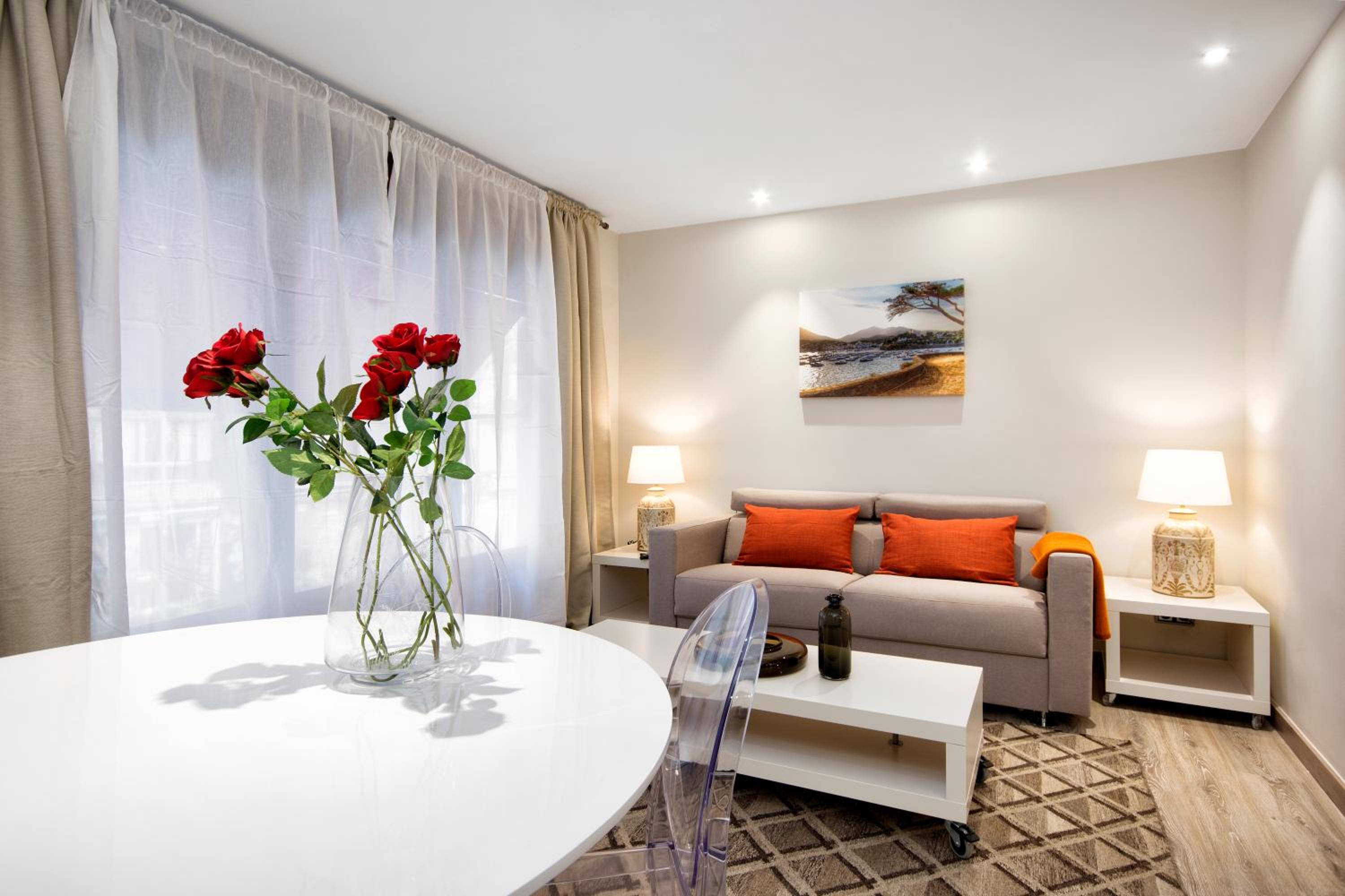 Eixample Building Apartments by Mercedes Heritage