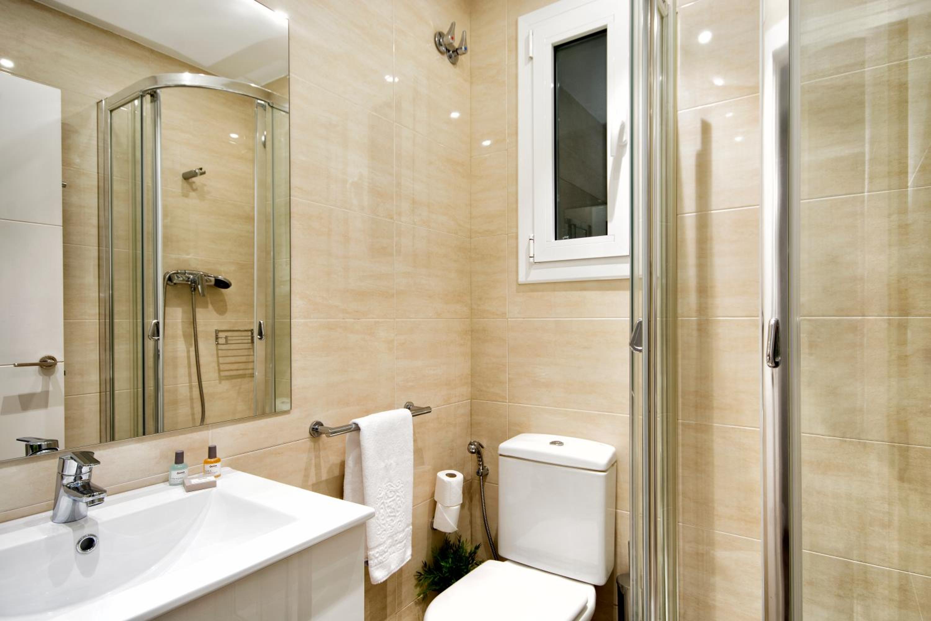 Eixample Building Apartments by Mercedes Heritage