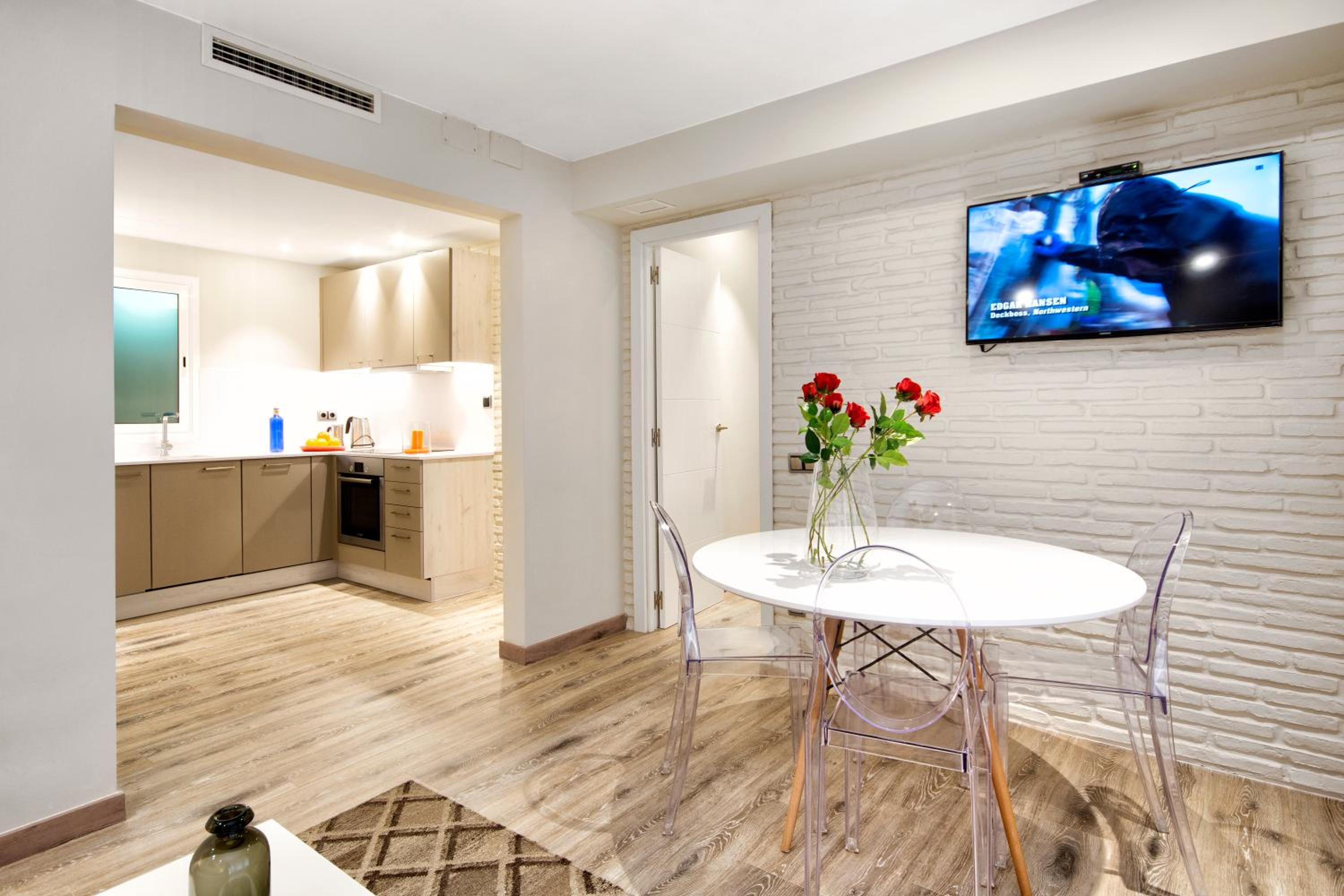 Eixample Building Apartments by Mercedes Heritage