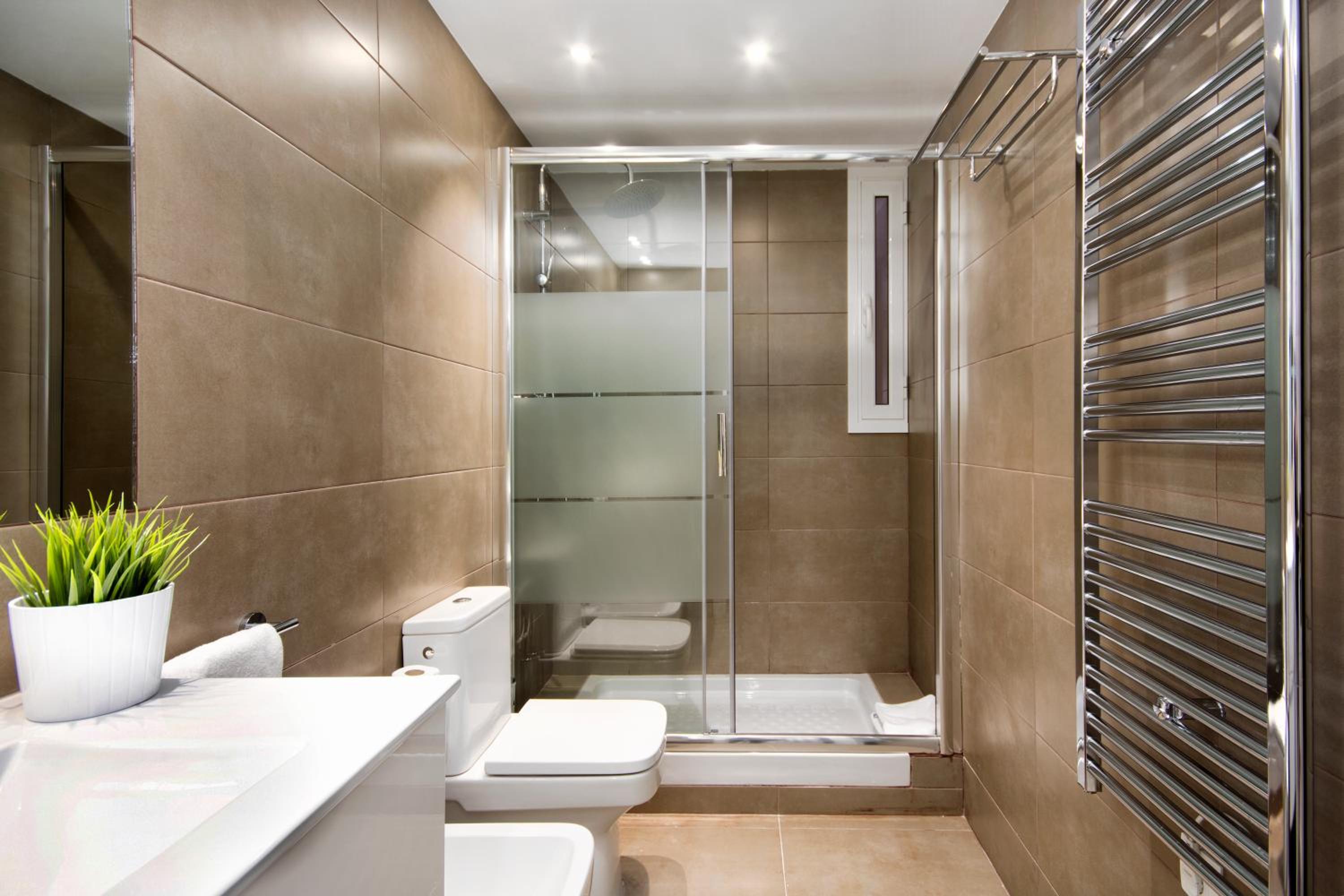 Eixample Building Apartments by Mercedes Heritage