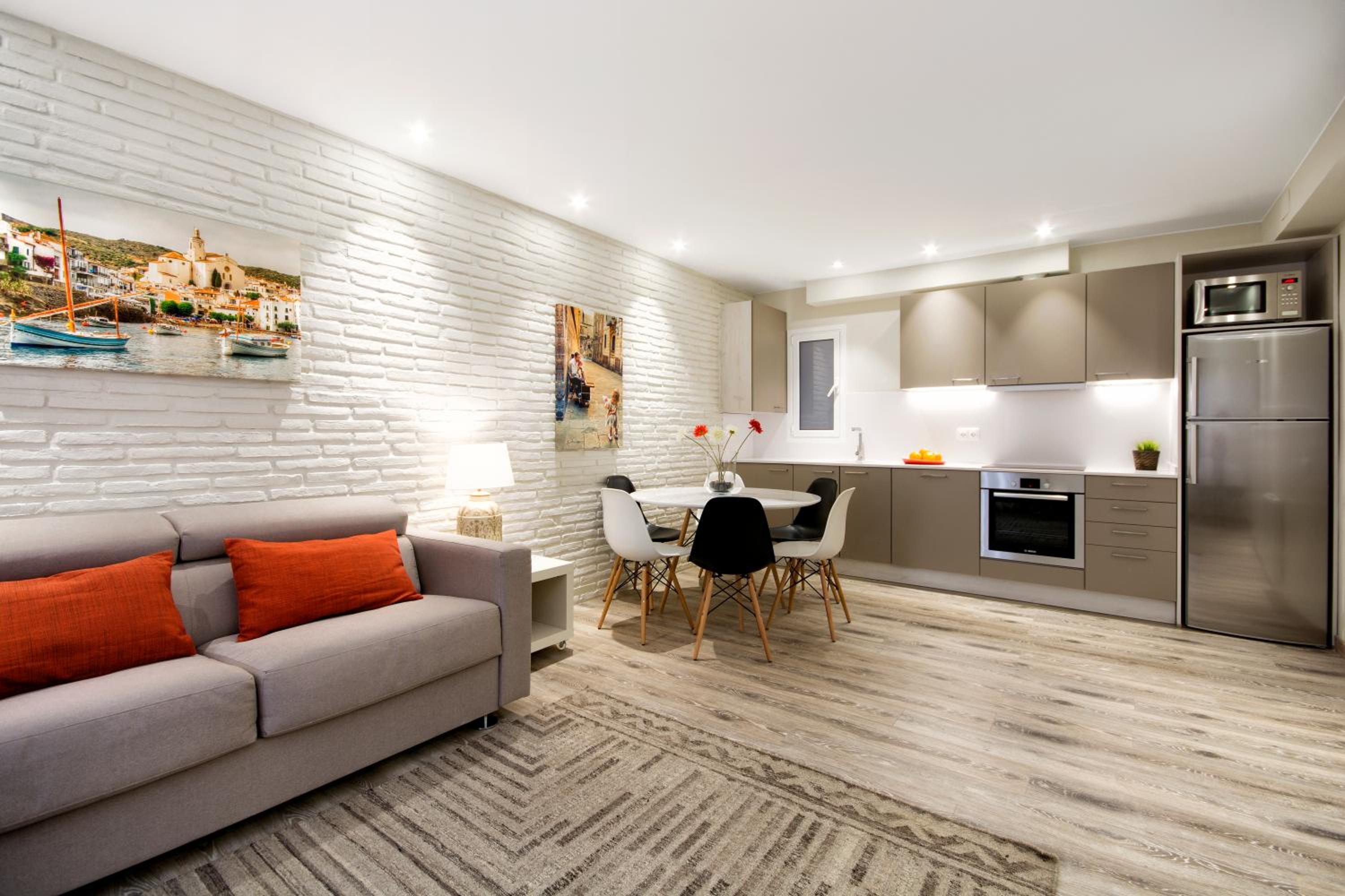 Eixample Building Apartments by Mercedes Heritage