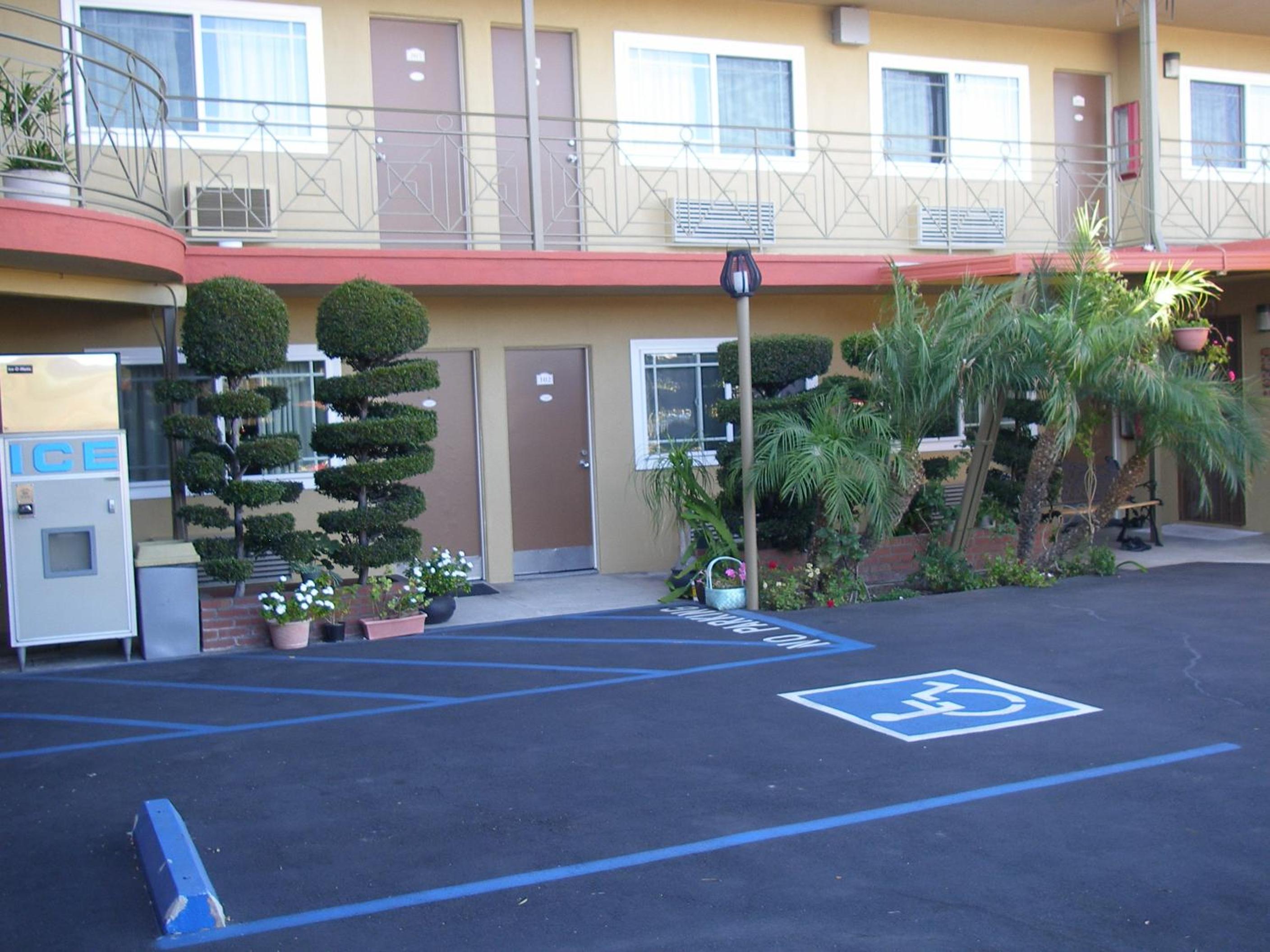 Fullerton Lodge
