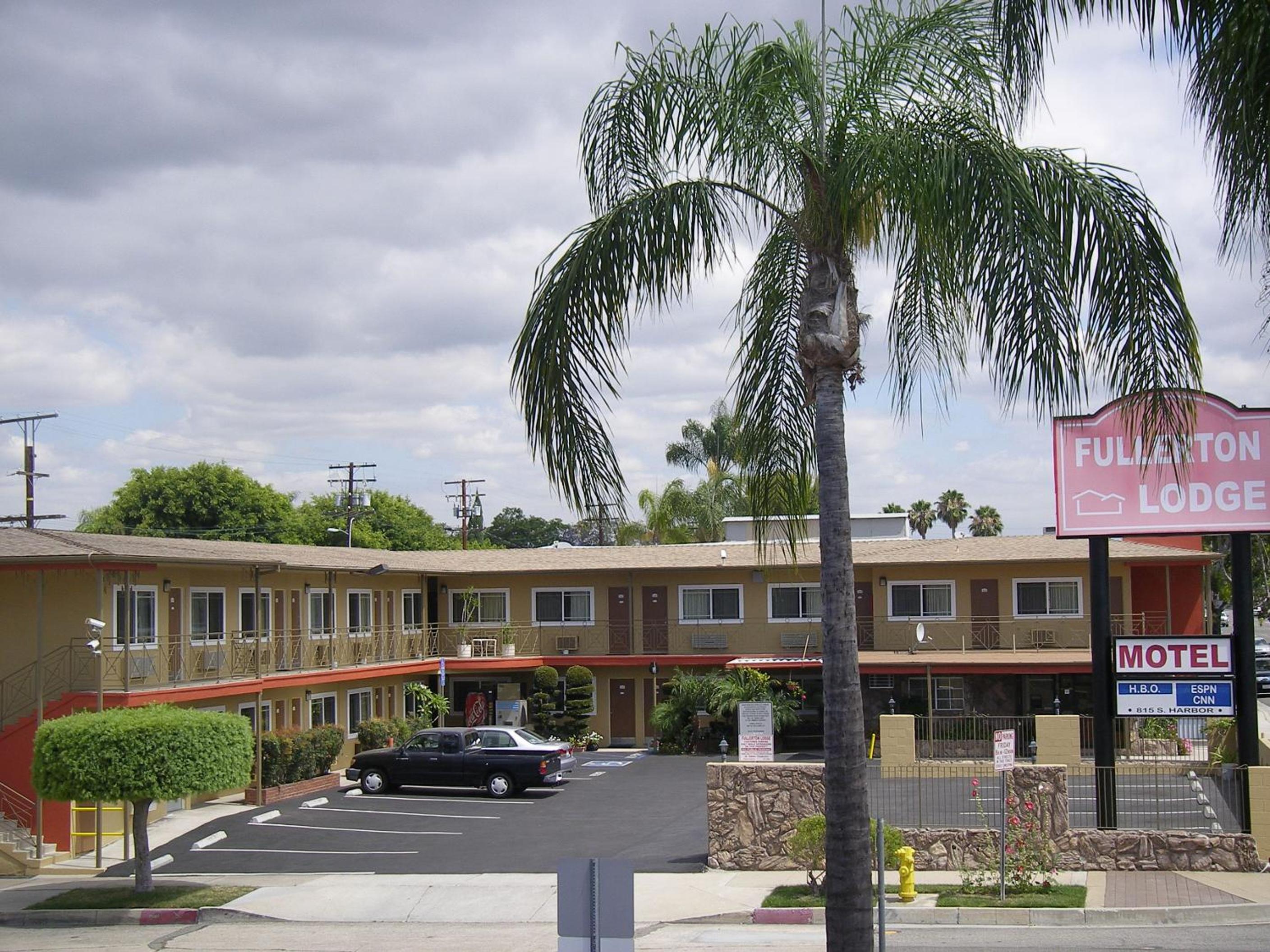 Fullerton Lodge