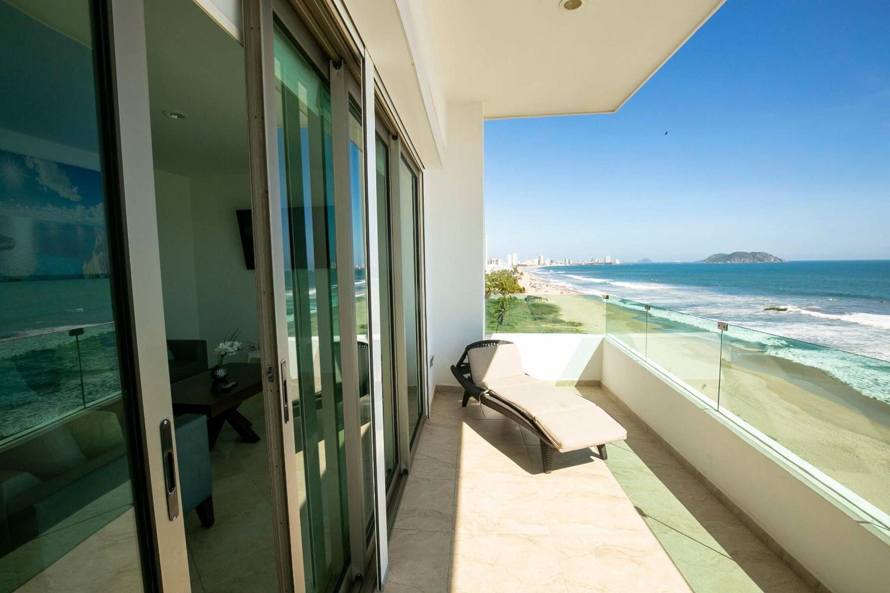 Elegant Condo at Playa Brujas with Ocean View