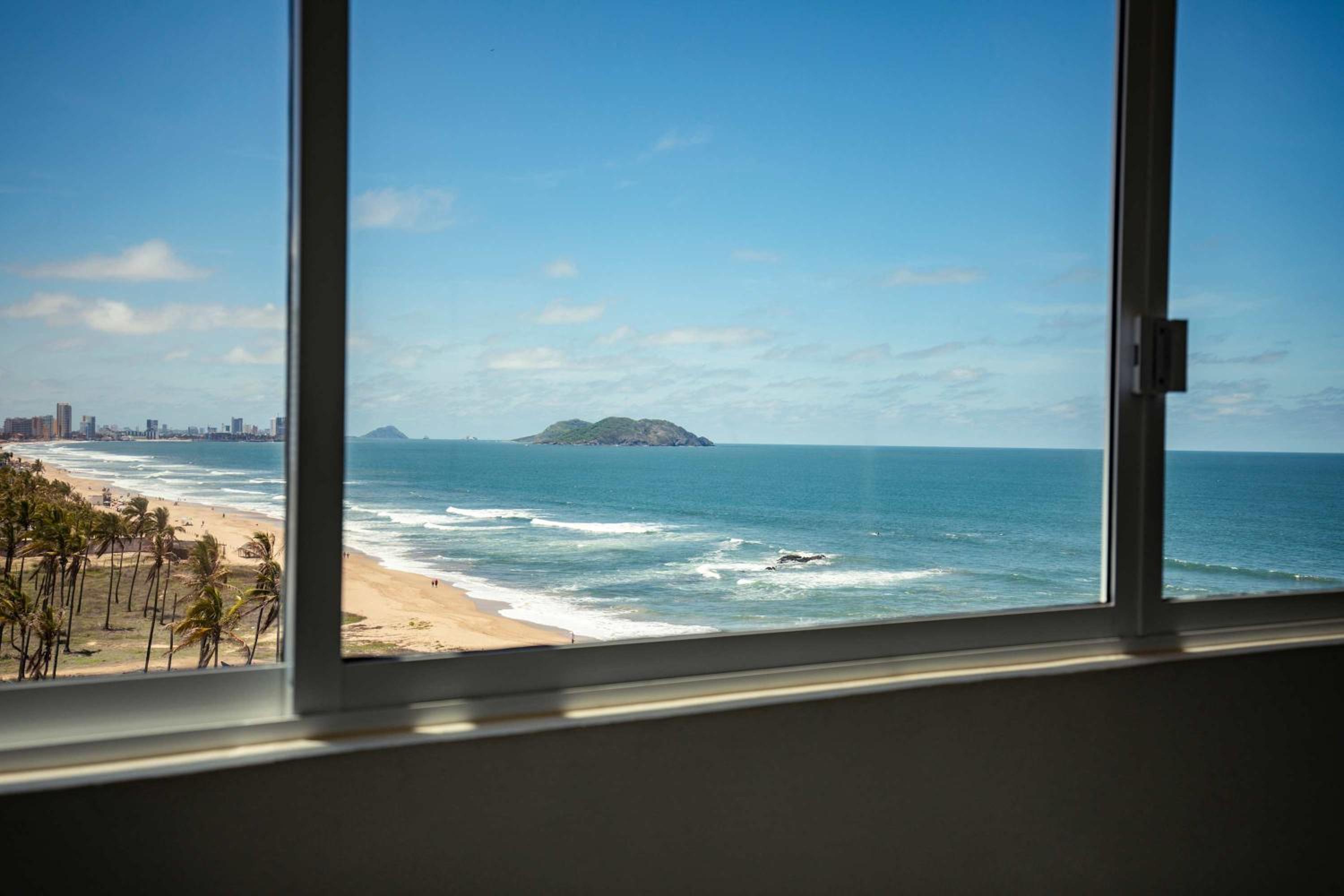 Elegant Condo at Playa Brujas with Ocean View