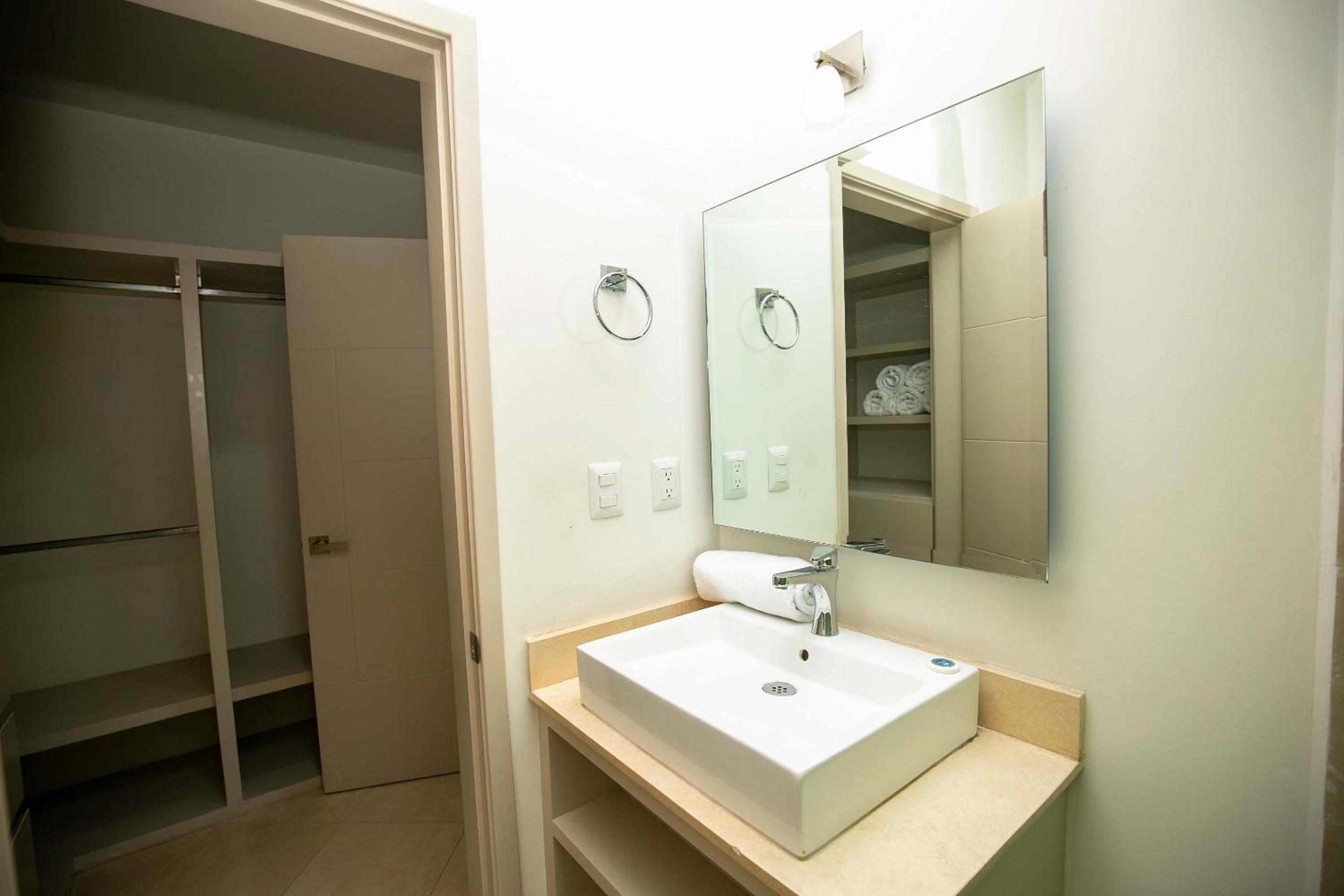 Elegant Condo at Playa Brujas with Ocean View