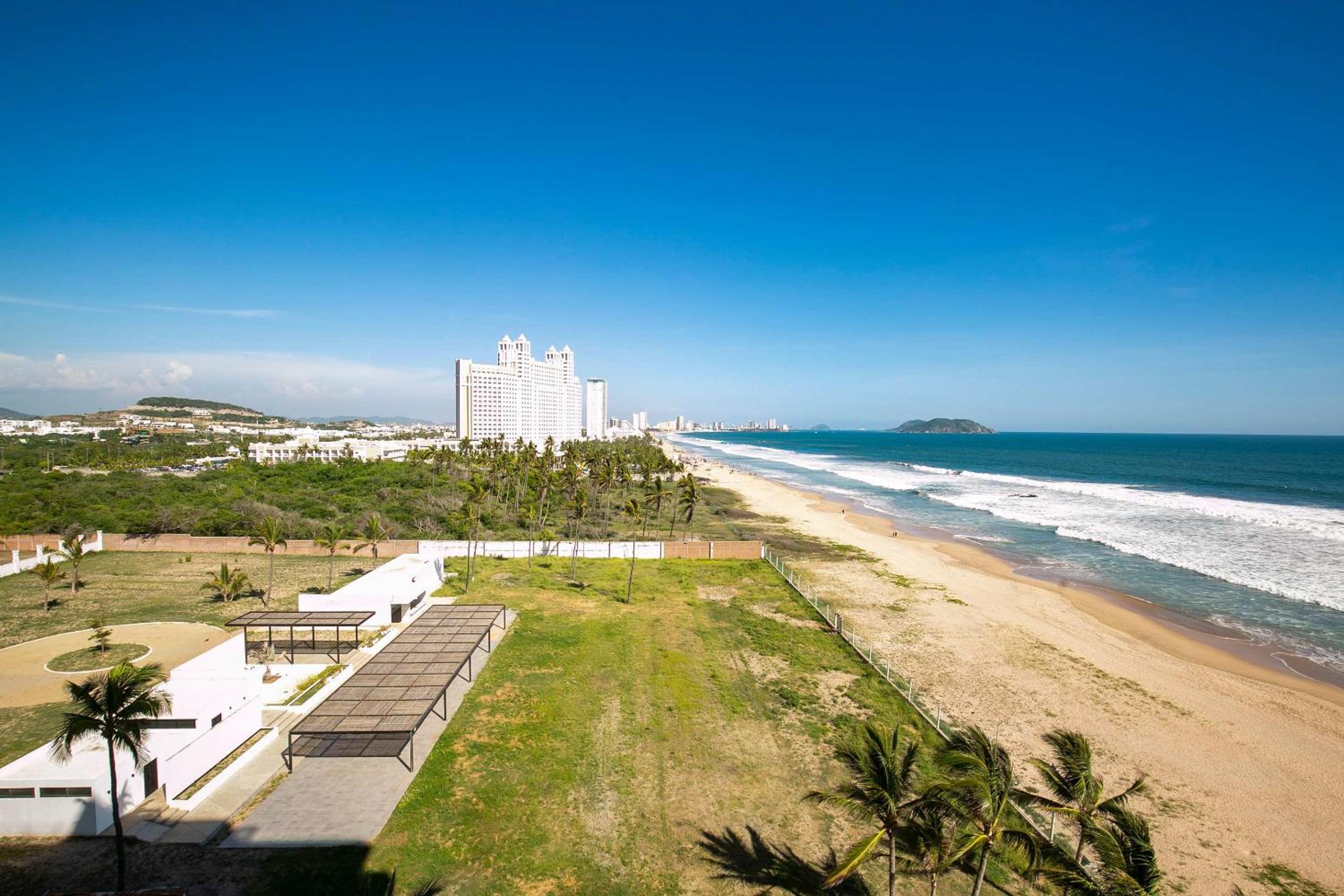 Elegant Condo at Playa Brujas with Ocean View