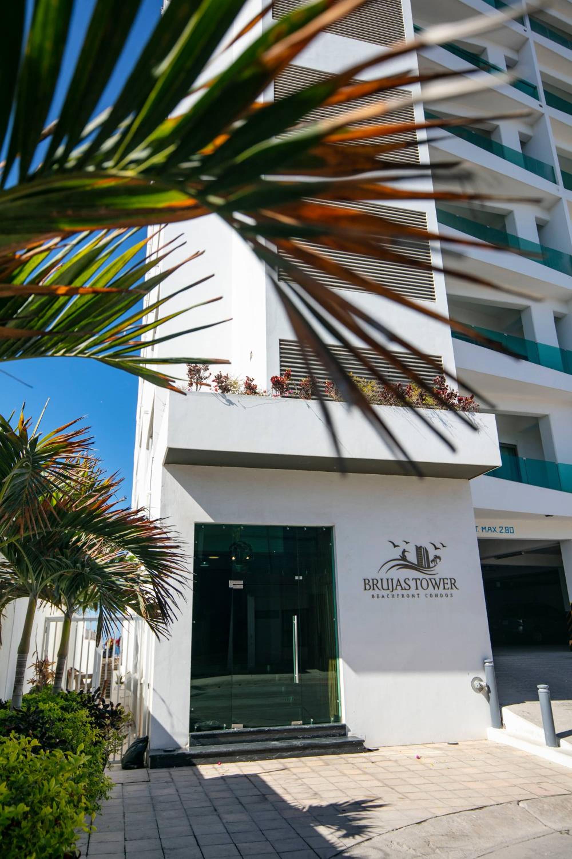 Elegant Condo at Playa Brujas with Ocean View