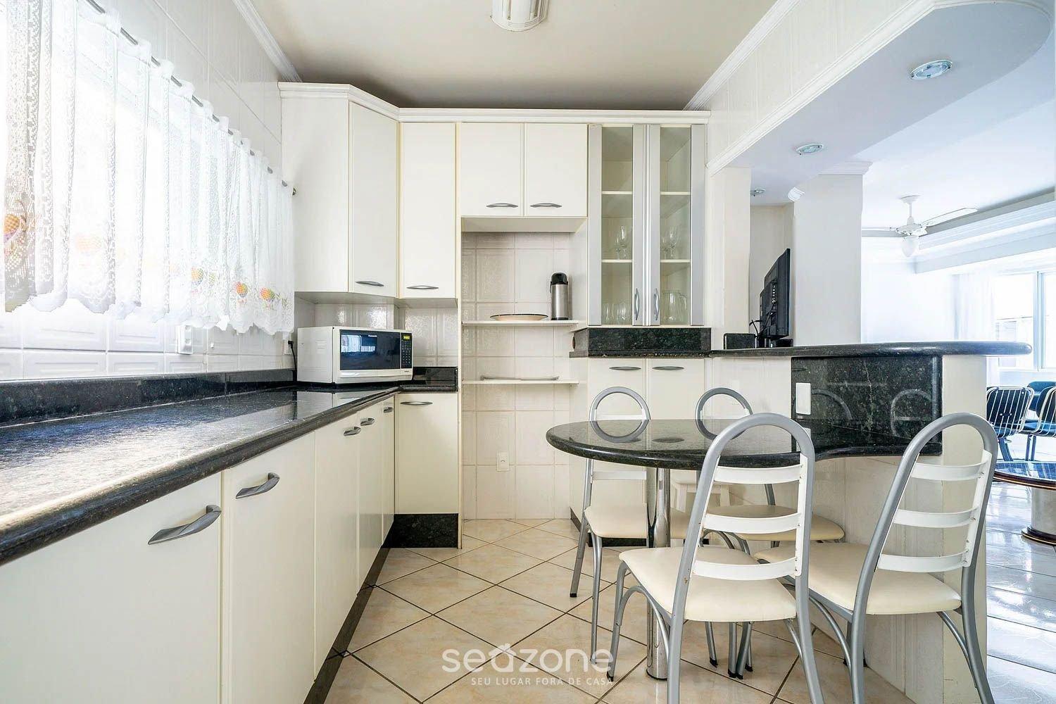 3 bedroom apt 100m fr/ the central beach BC EDG401