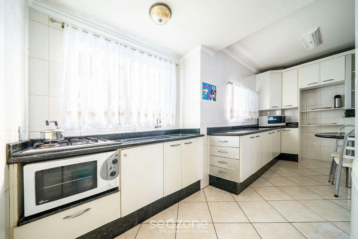 3 bedroom apt 100m fr/ the central beach BC EDG401