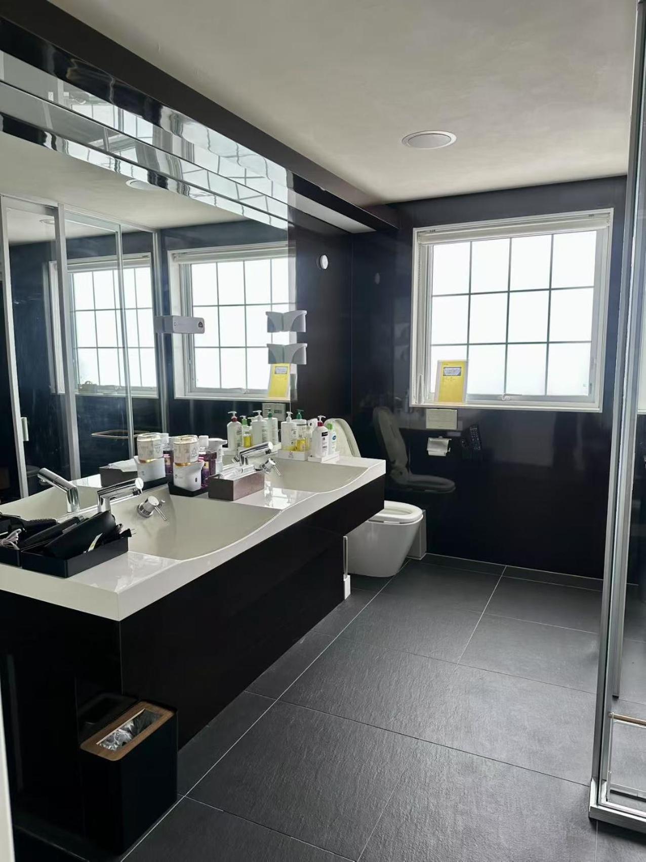 BIEI TERRACE 2nd Floor - 2F専用独立玄関 - 2F占有127平米2LDK - 大型バスルーム, 85型スマートTV, 無料Wi-Fi -駅前通り景観条例指定地区
