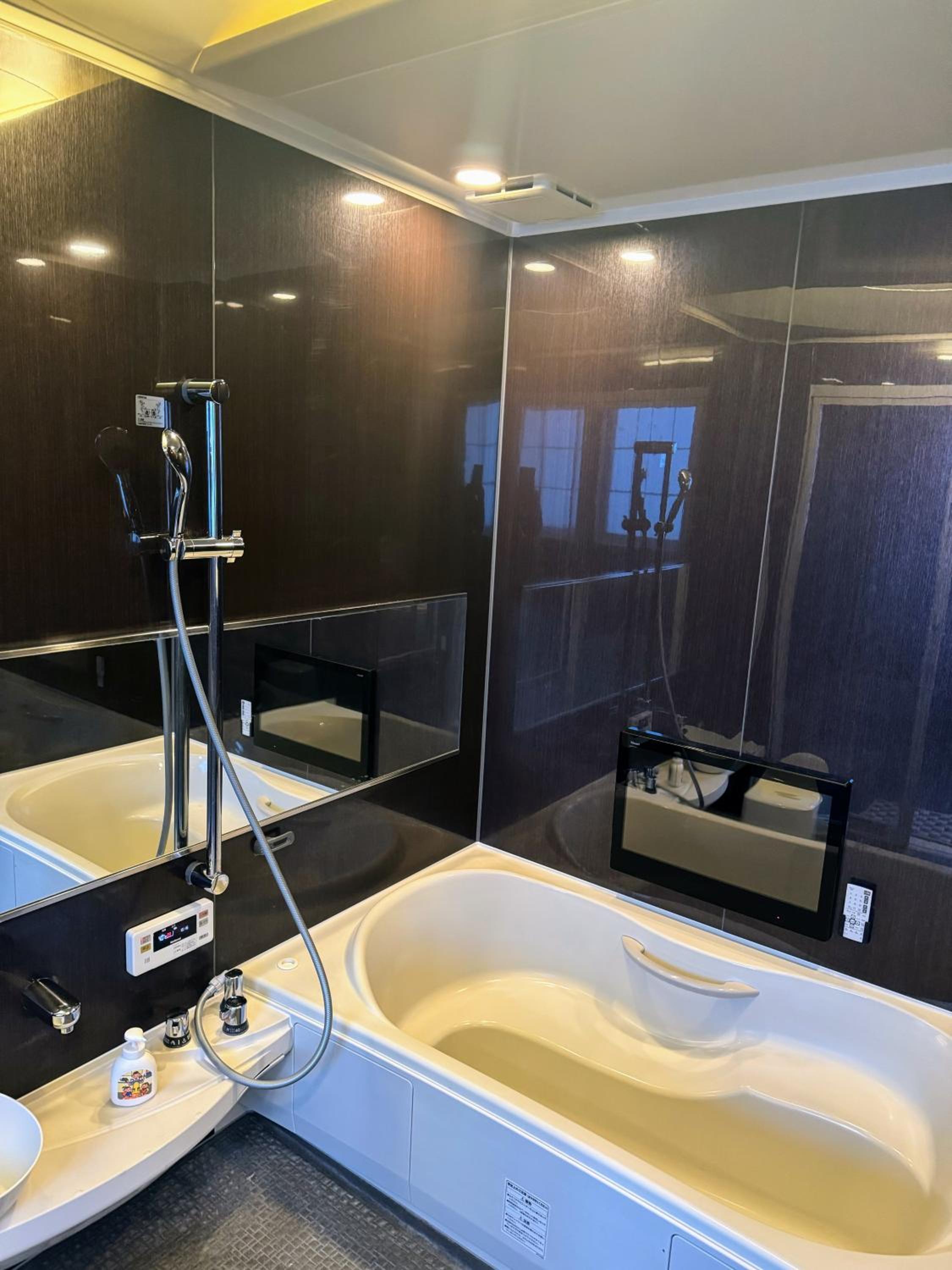 BIEI TERRACE 2nd Floor - 2F専用独立玄関 - 2F占有127平米2LDK - 大型バスルーム, 85型スマートTV, 無料Wi-Fi -駅前通り景観条例指定地区