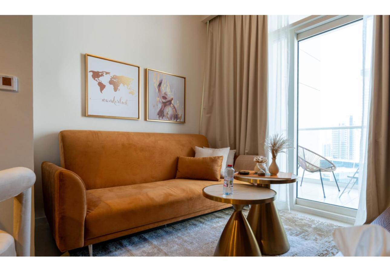 Keyrock - Lake-View Apartment at Reva Residences, Business Bay with Pool, Gym & Free Parking
