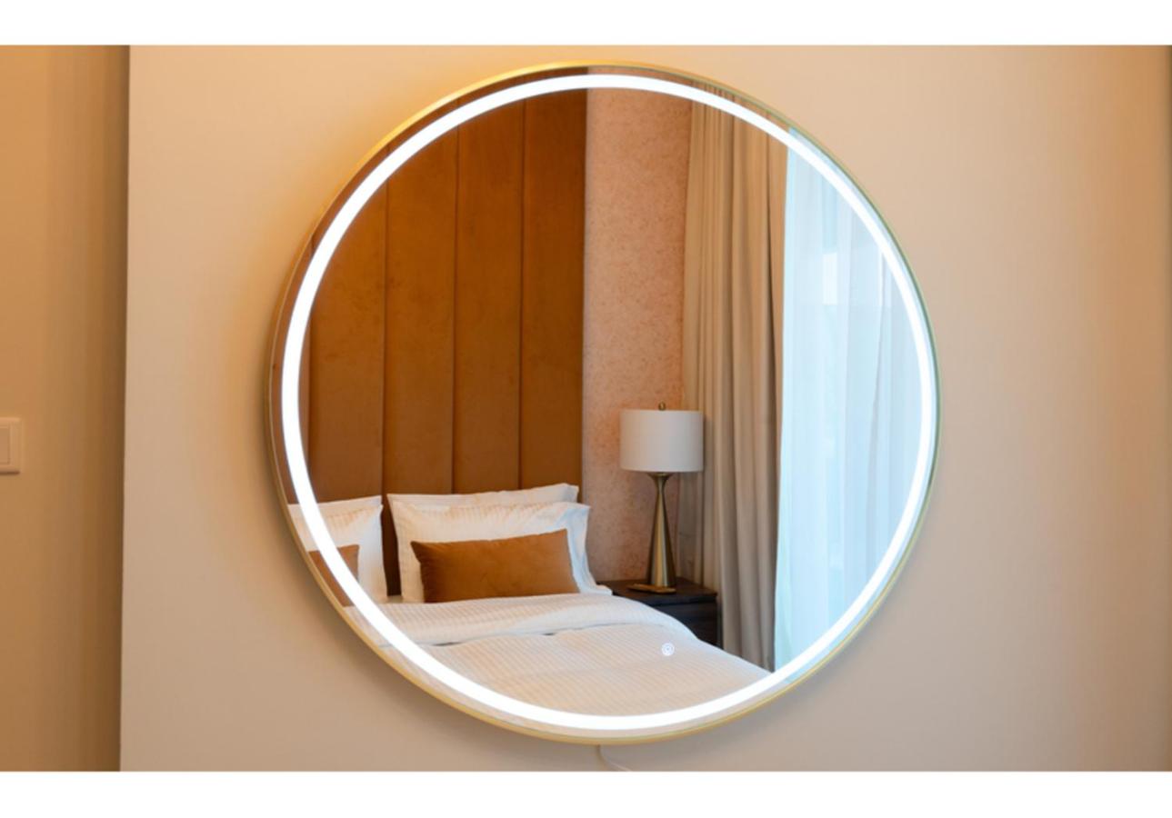 Keyrock - Lake-View Apartment at Reva Residences, Business Bay with Pool, Gym & Free Parking
