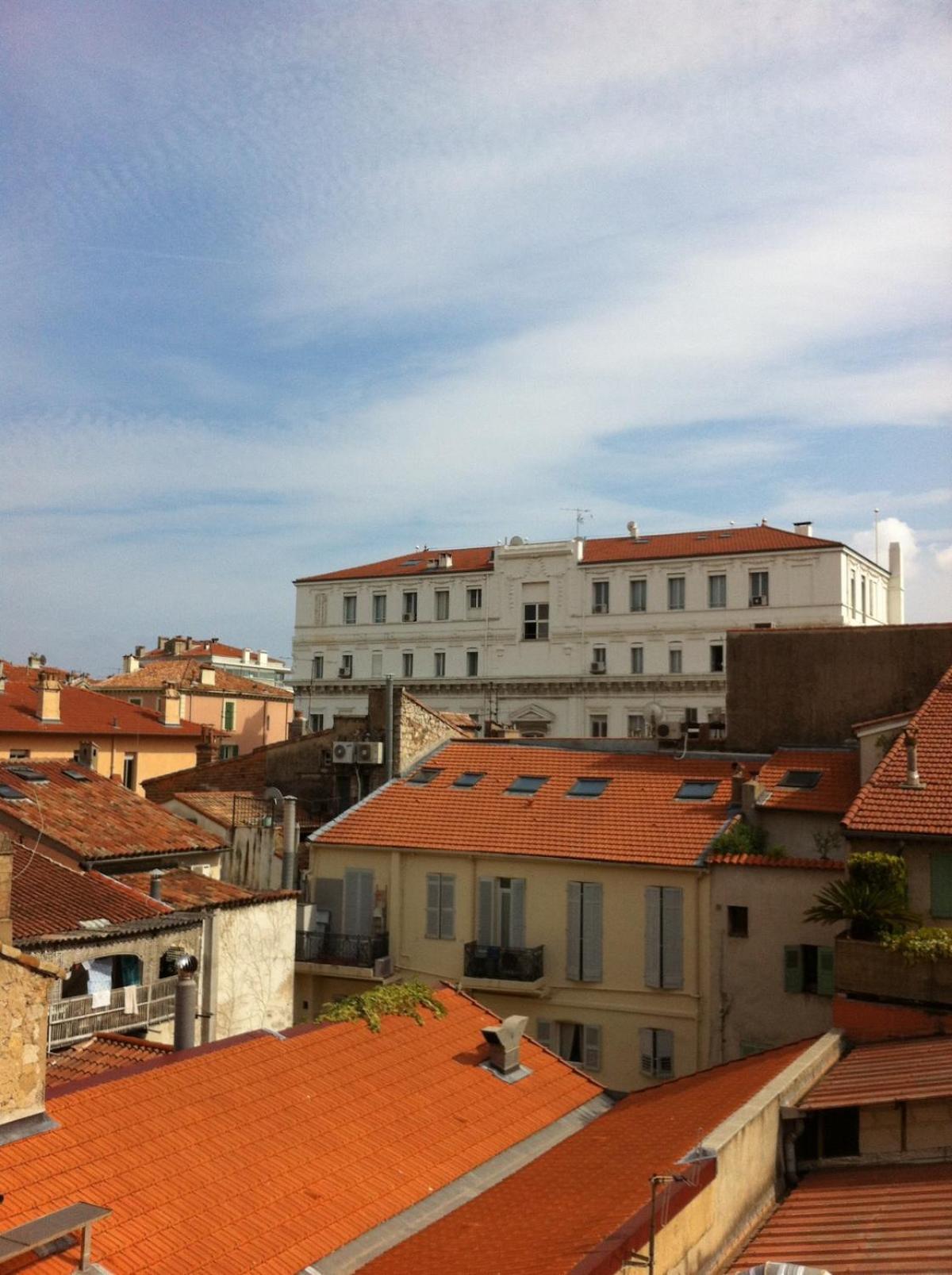 3 ROOMS - DOWNTOWN CANNES - 2 MIN FROM PALAIS Festivals