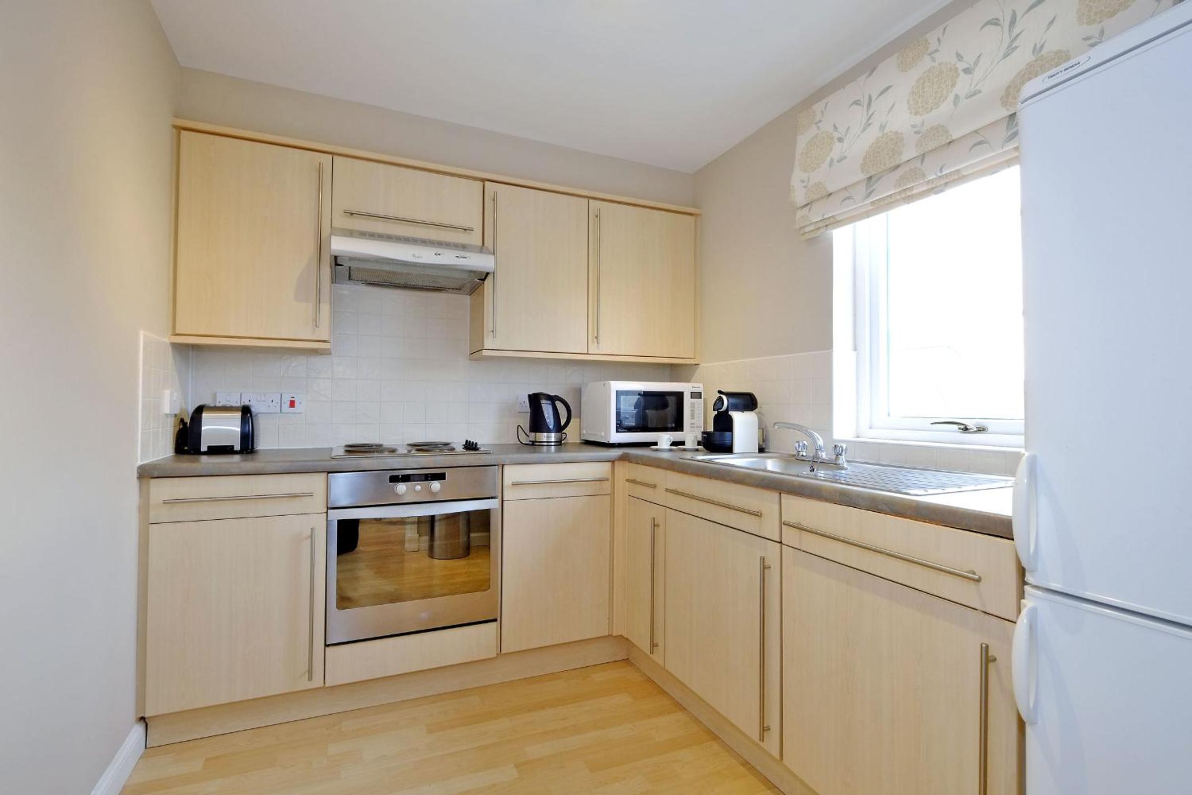 Fonthill Apartment - central, free parking off street, quiet view 5