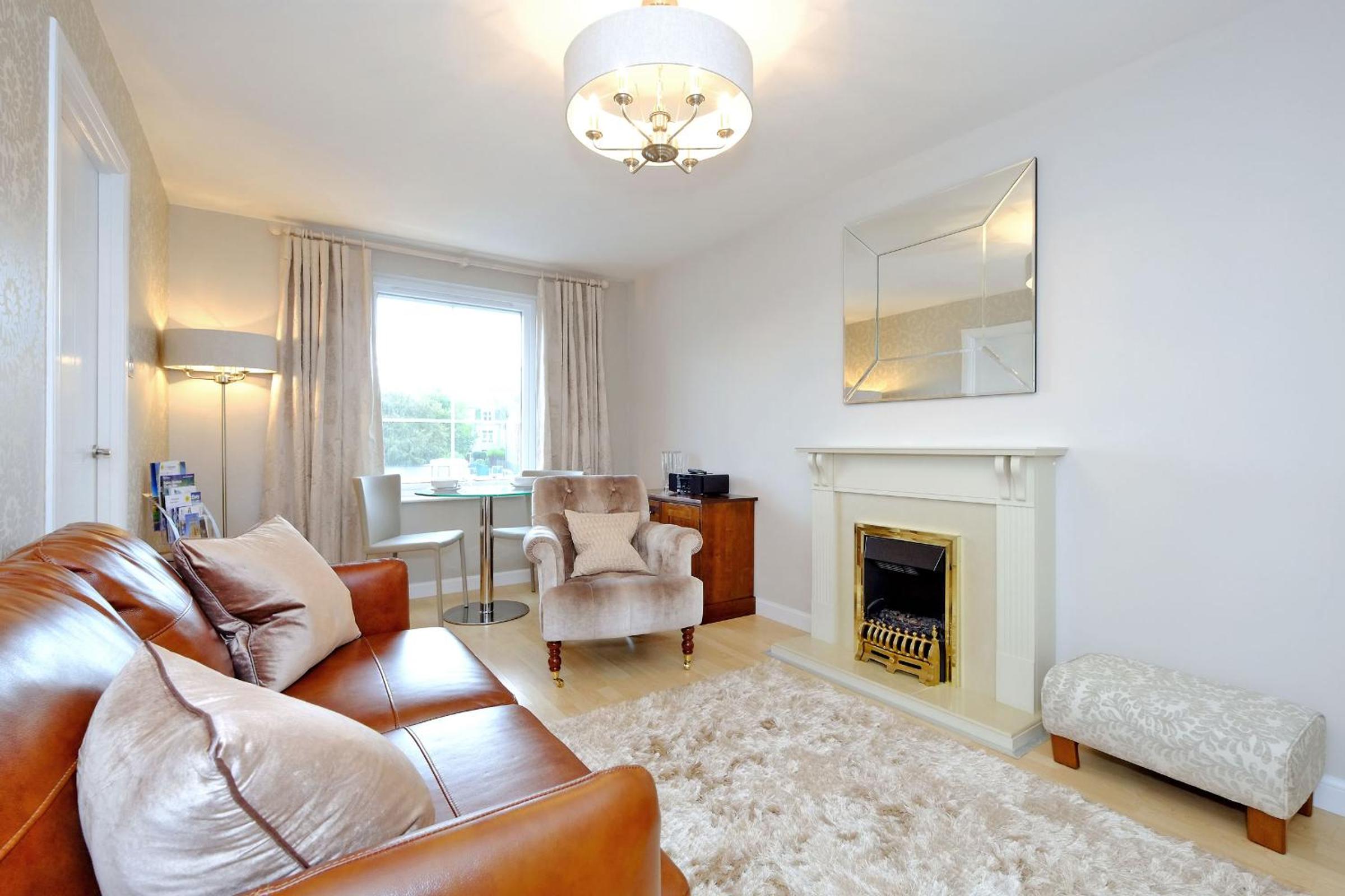 Fonthill Apartment - central, free parking off street, quiet view 3