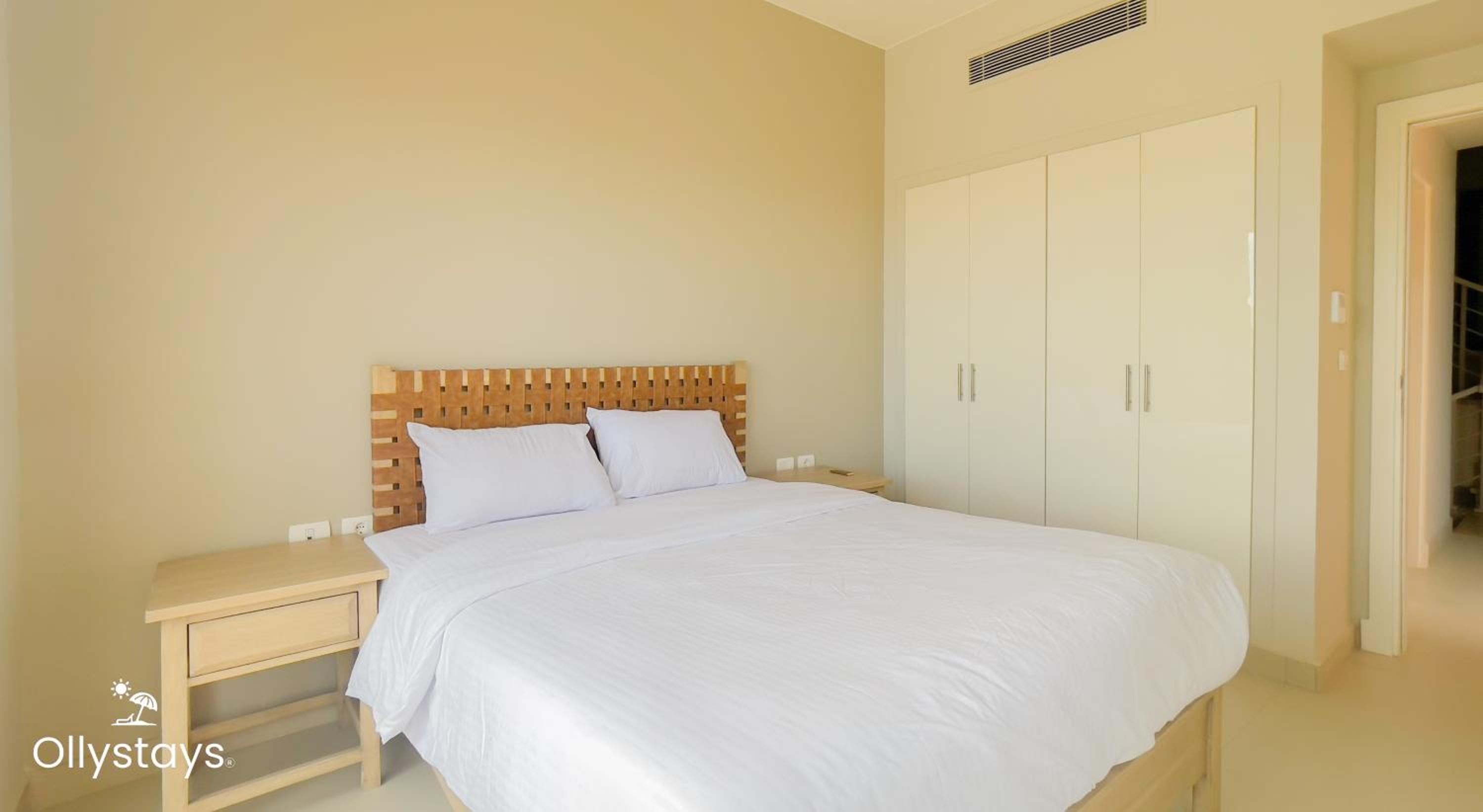 Ollystays Tawila 3BR Townhouse Shared Pool