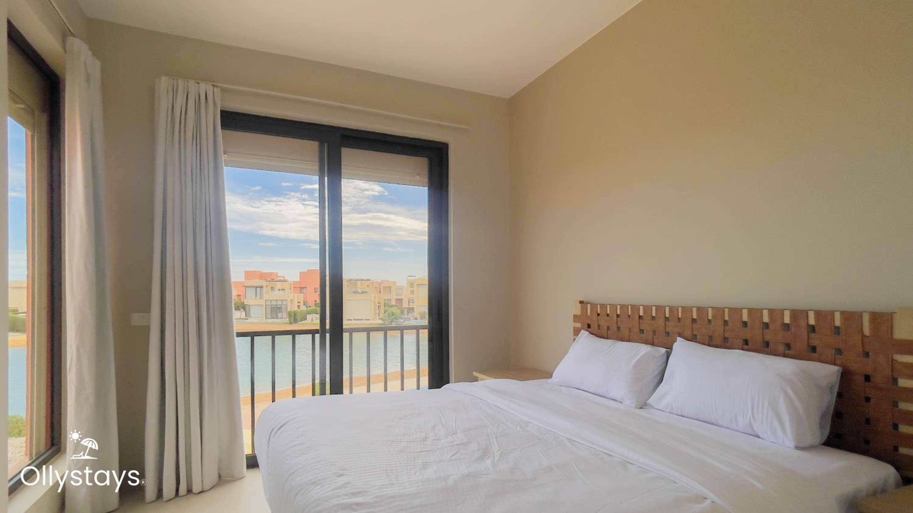 Ollystays Tawila 3BR Townhouse Shared Pool