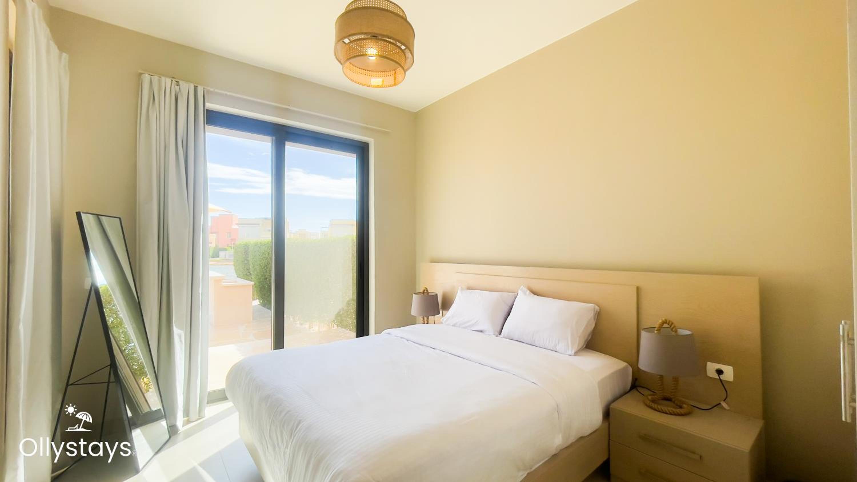 Ollystays Tawila 3BR Townhouse Shared Pool