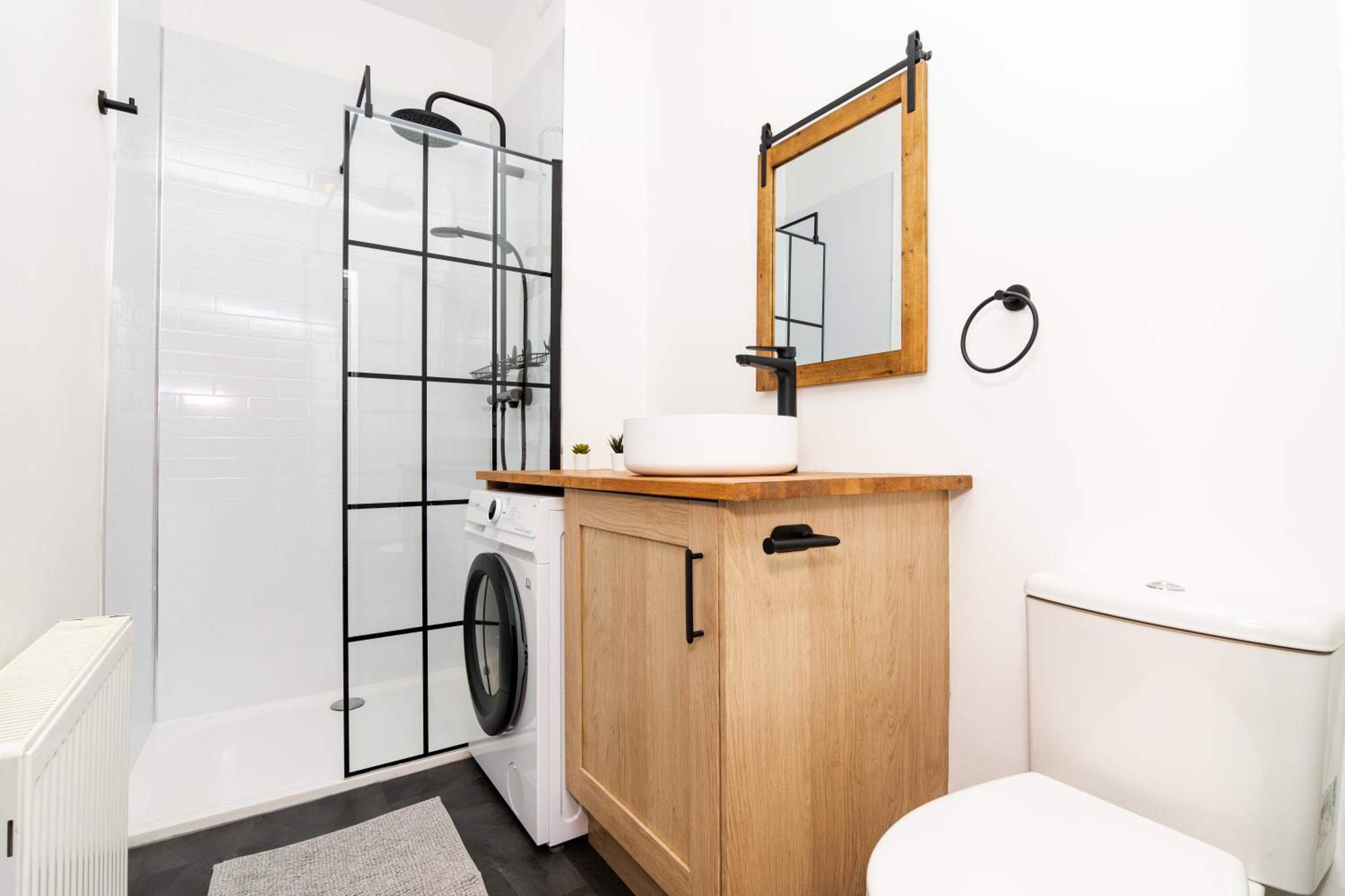 1 Bedroom Apartment-Free Parking- by Holiday Homes