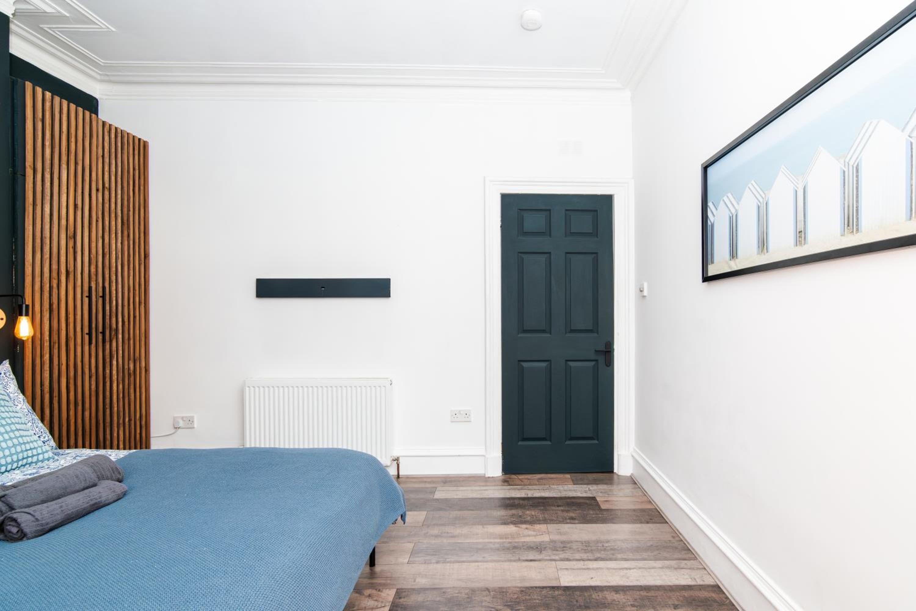 1 Bedroom Apartment-Free Parking- by Holiday Homes