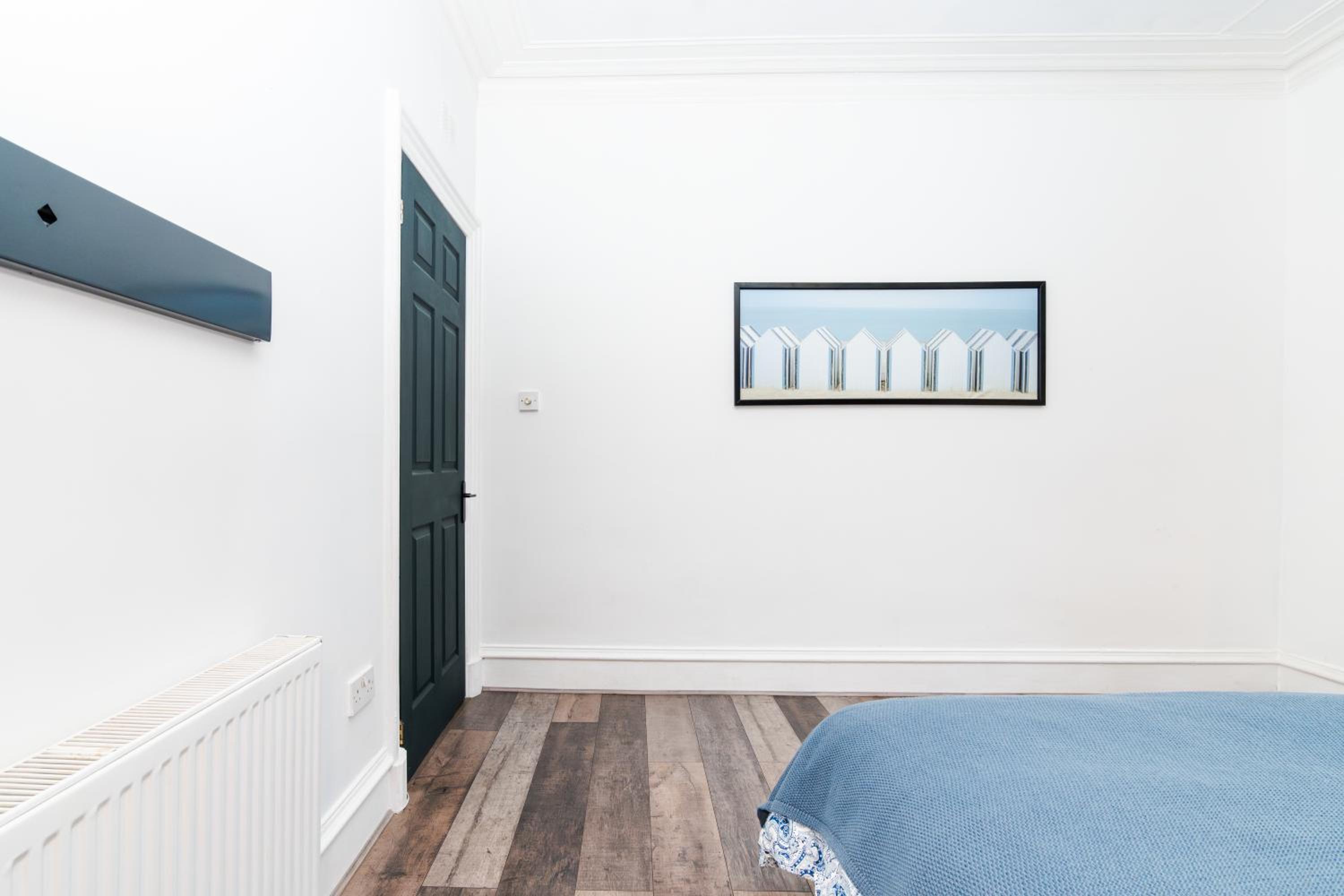 1 Bedroom Apartment-Free Parking- by Holiday Homes