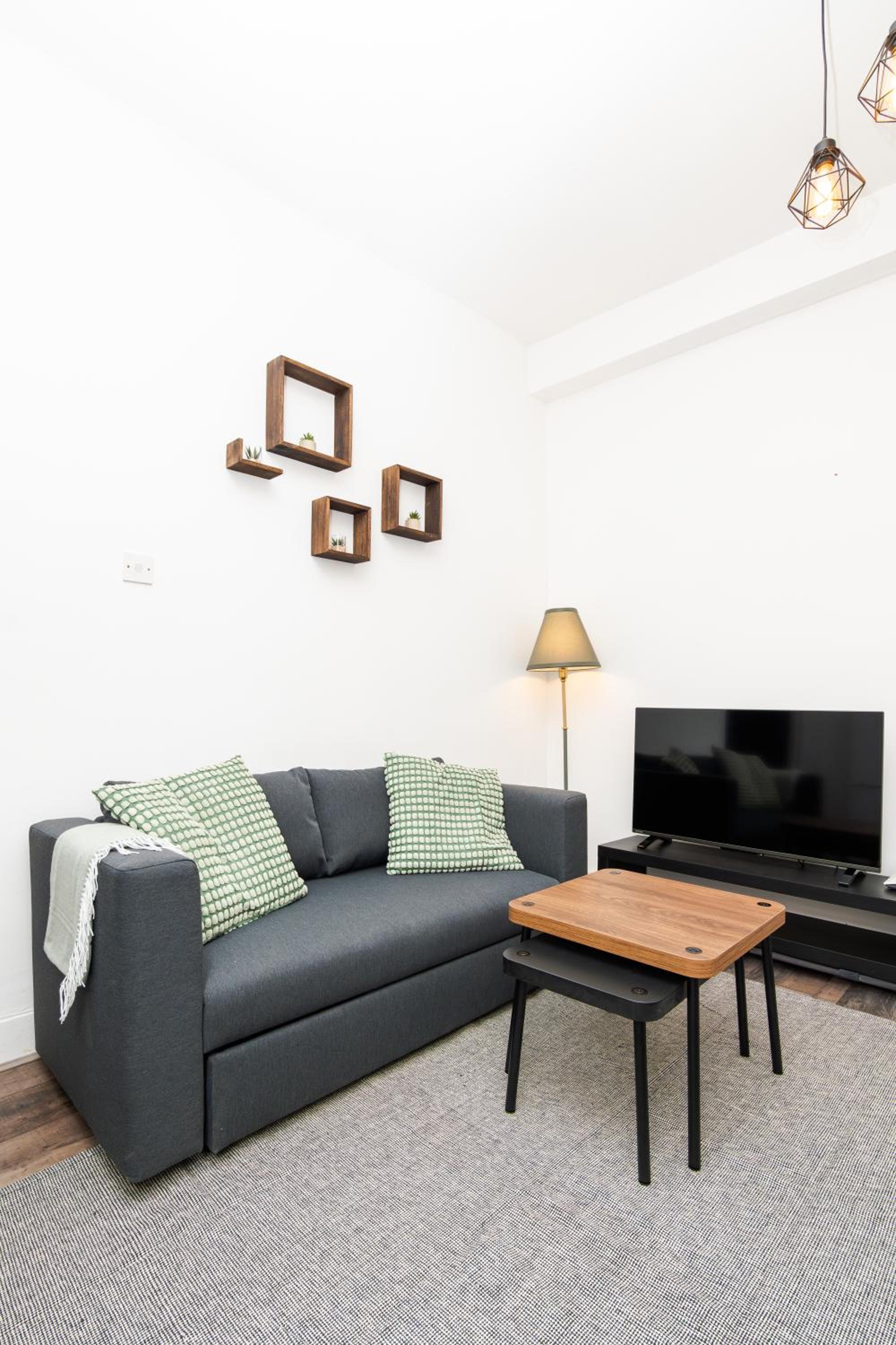 1 Bedroom Apartment-Free Parking- by Holiday Homes