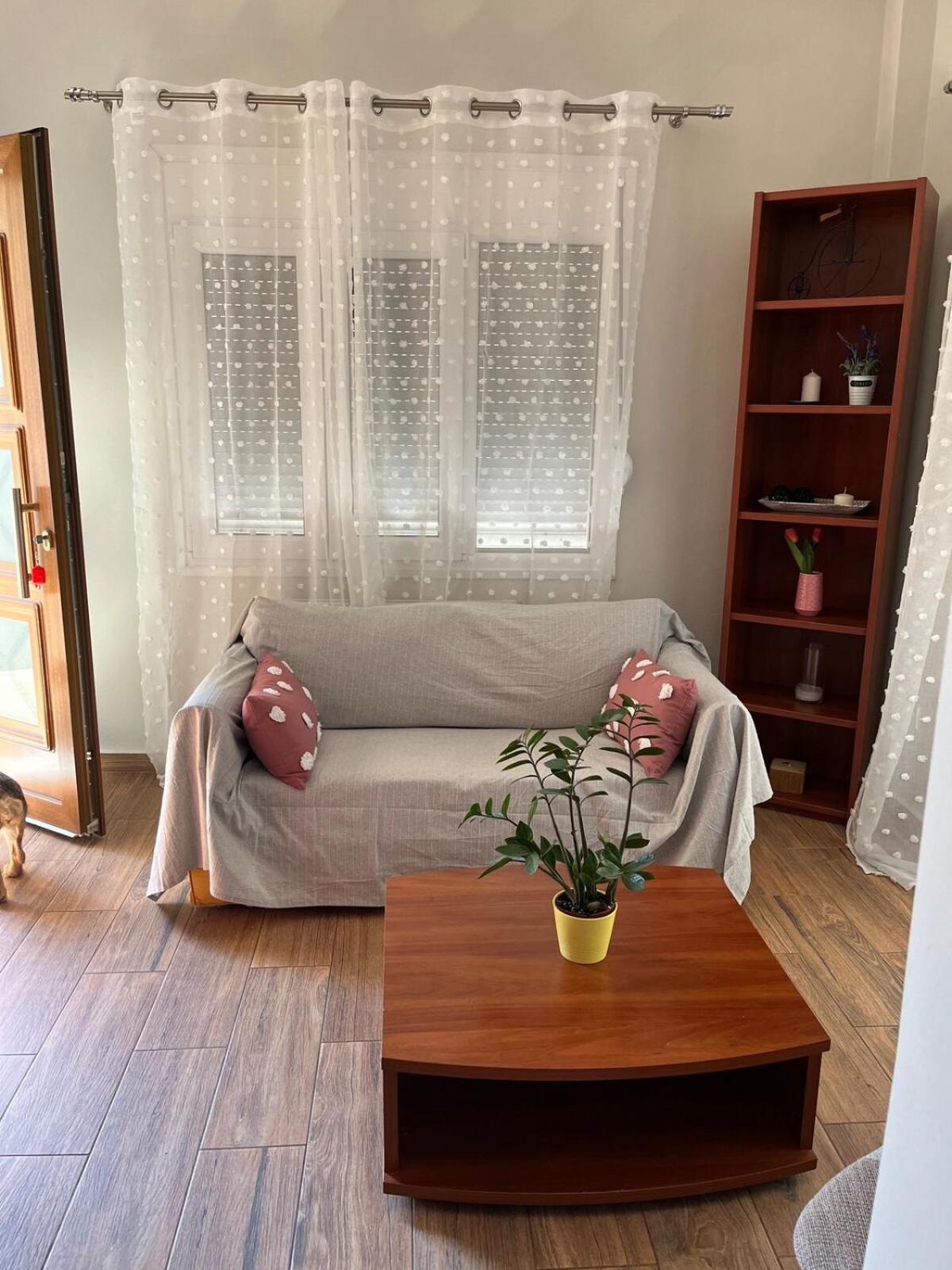 Gatelouzou Apartments