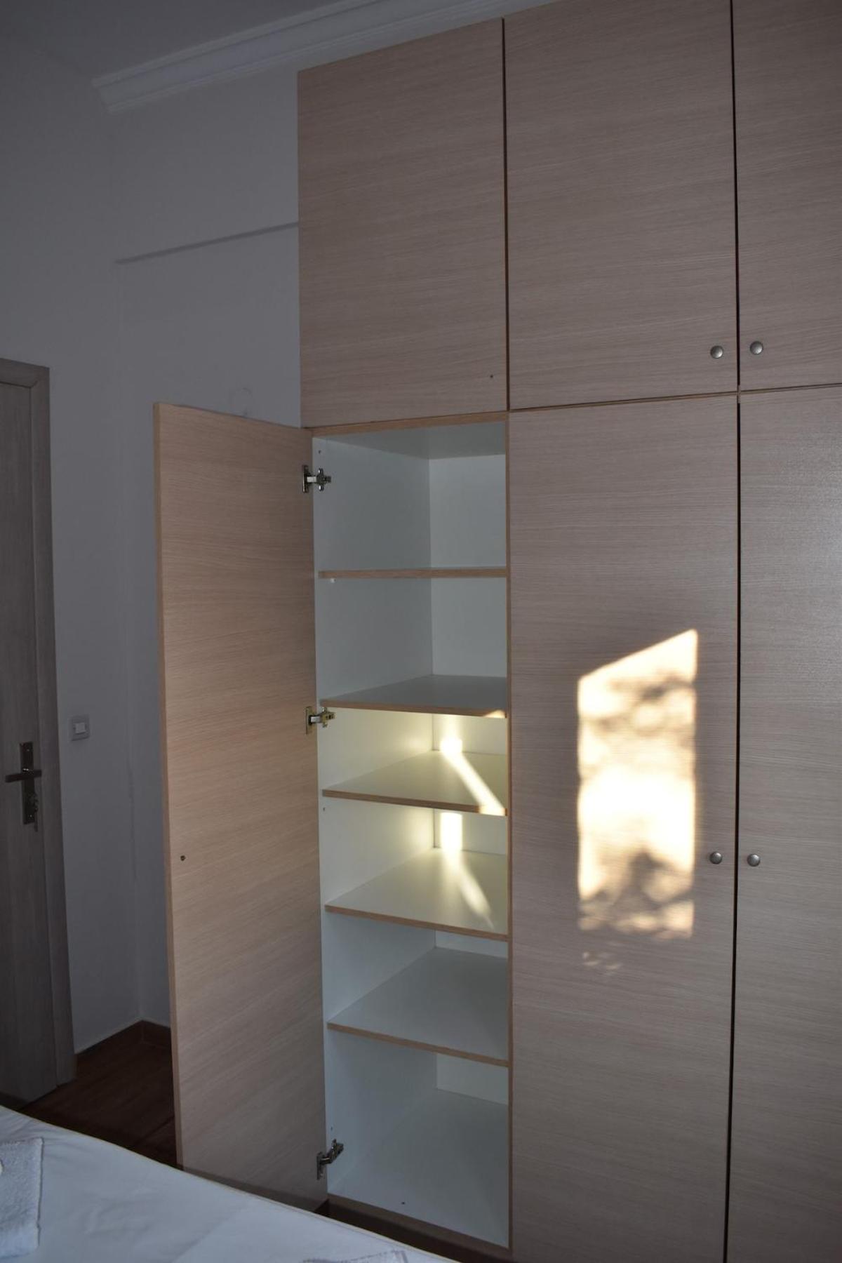 Gatelouzou Apartments