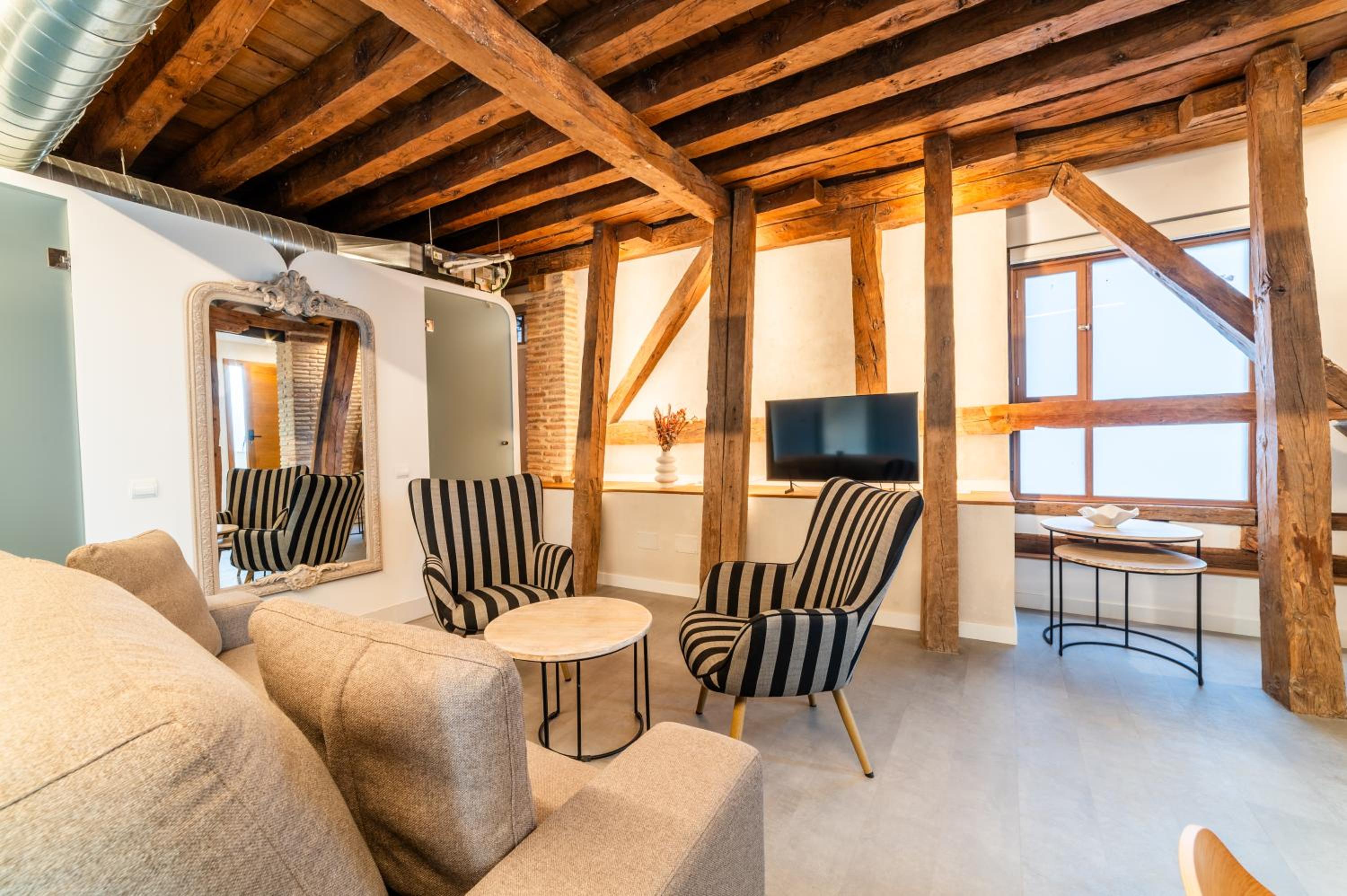 Apartamentos Santa Fe - Calle Armas by Toledo AP