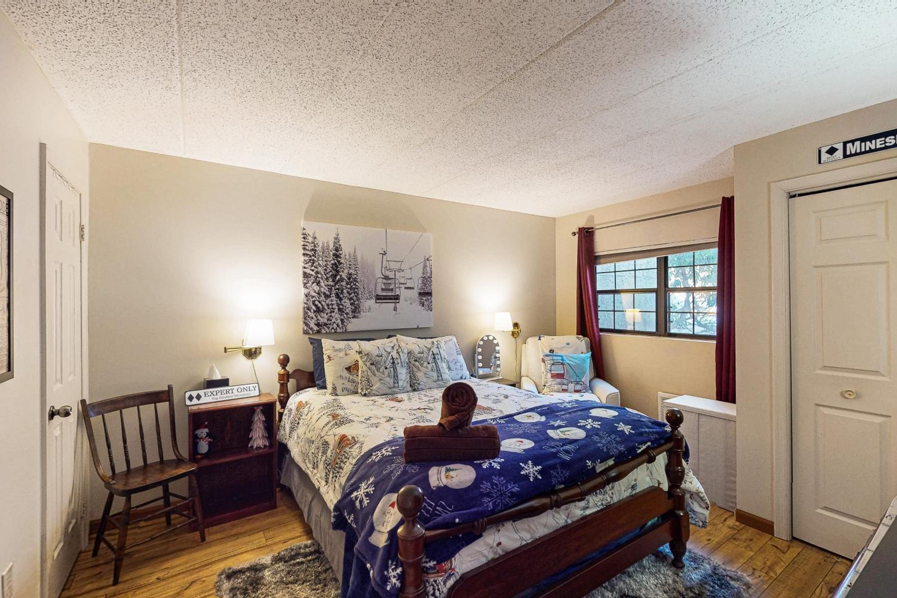 Lakefront Poconos Retreat! Pool and Hot Tub Access