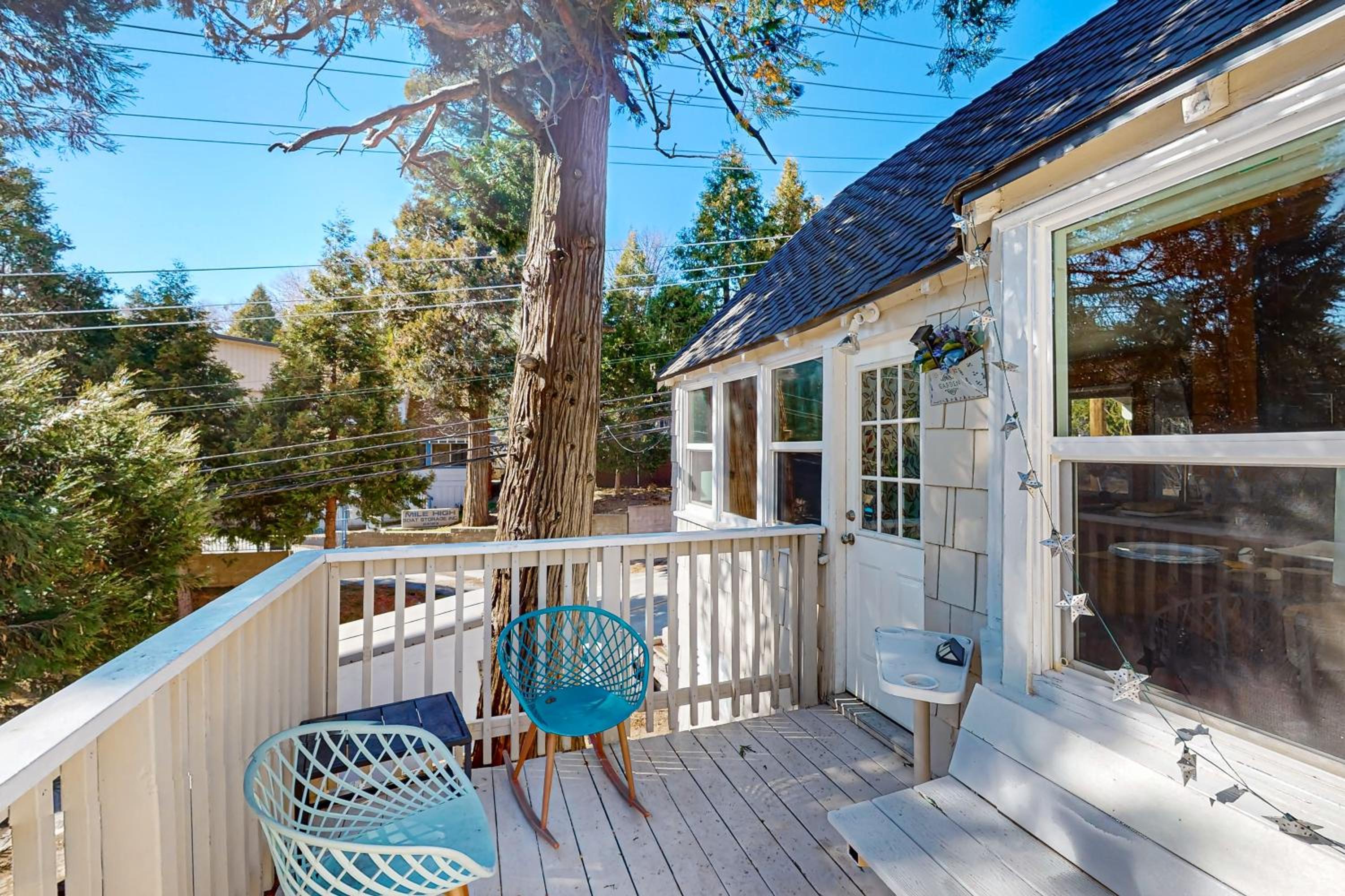 Relaxing Retreat with Deck, 1 Mi to Lake Arrowhead!