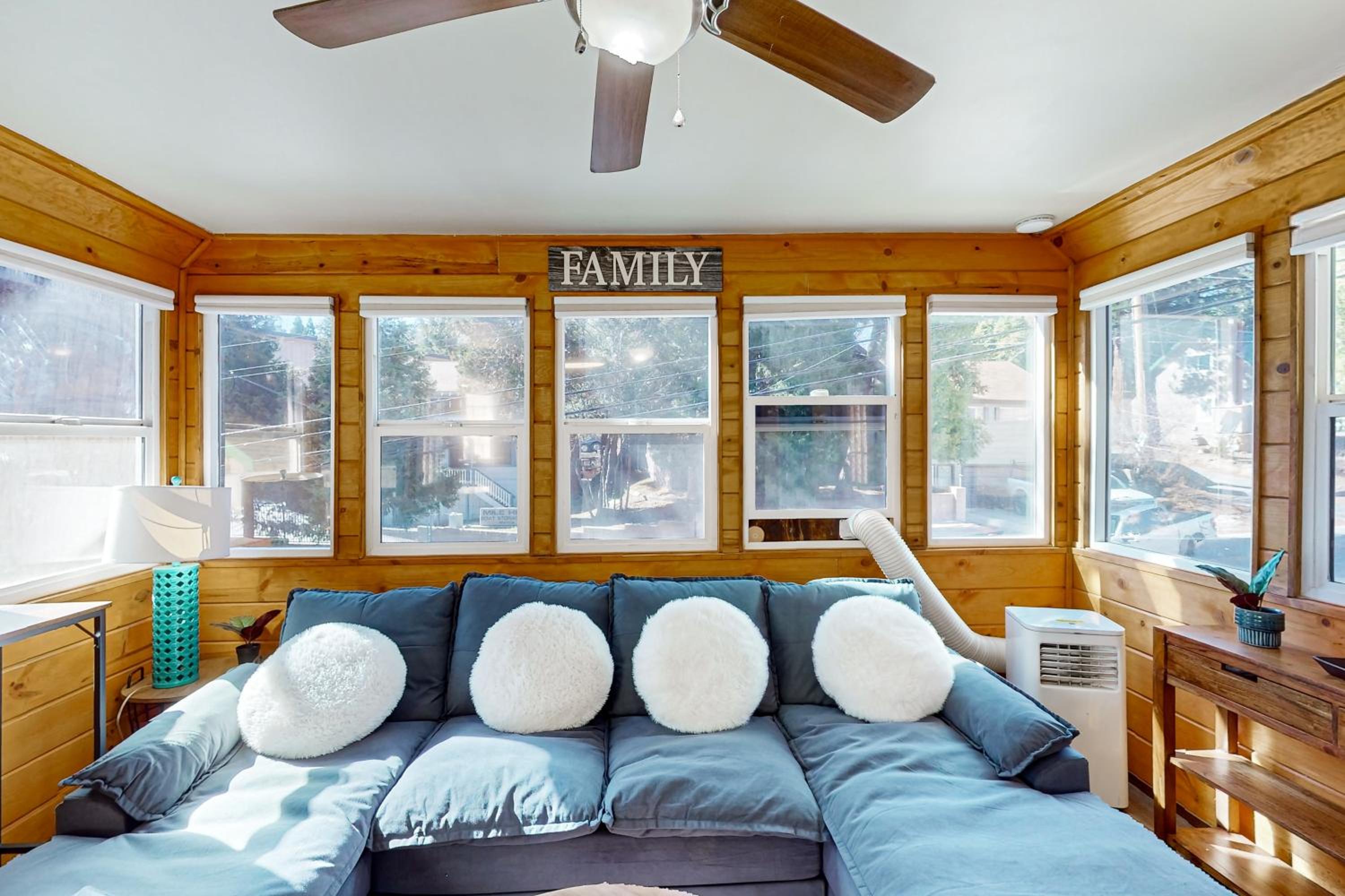 Relaxing Retreat with Deck, 1 Mi to Lake Arrowhead!
