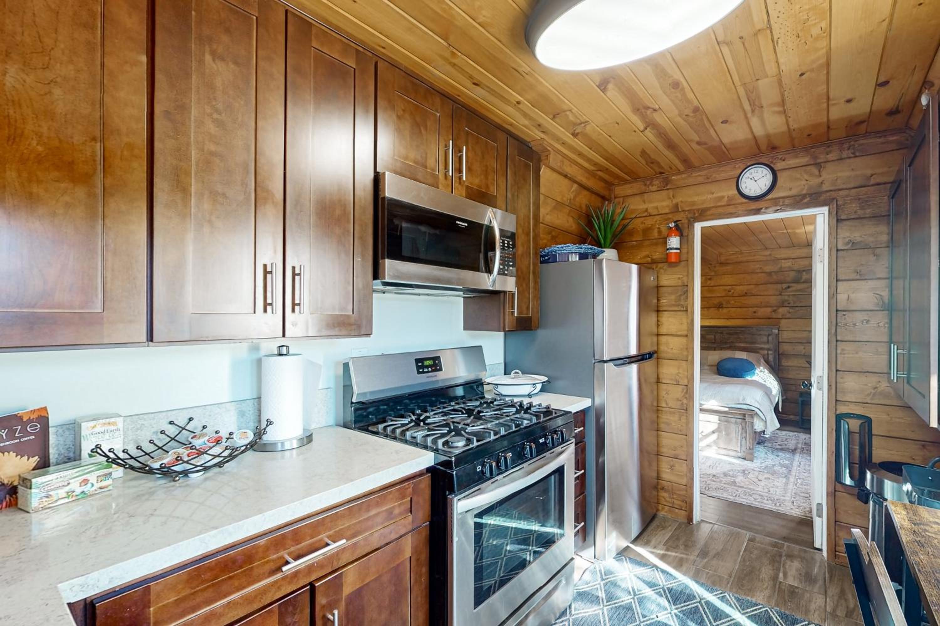 Relaxing Retreat with Deck, 1 Mi to Lake Arrowhead!