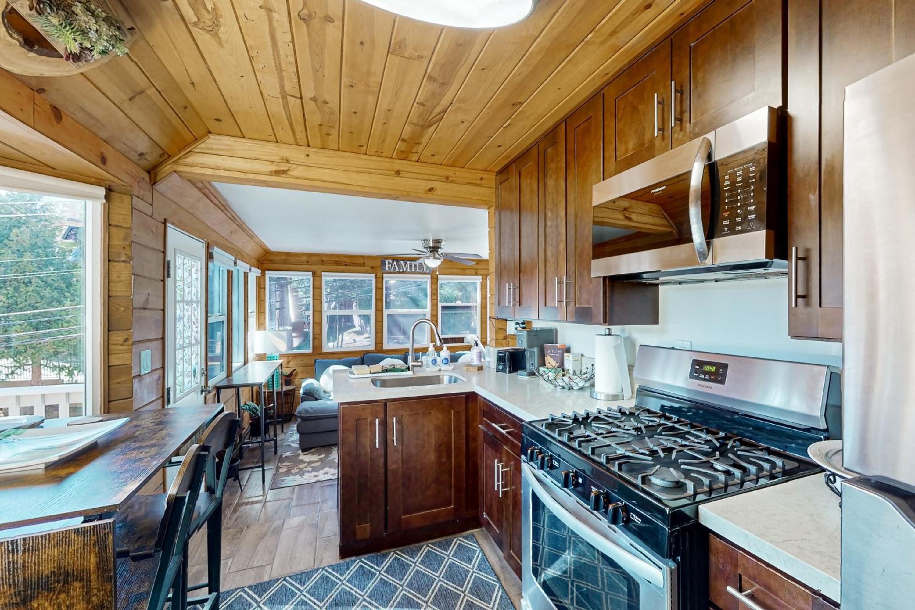 Relaxing Retreat with Deck, 1 Mi to Lake Arrowhead!