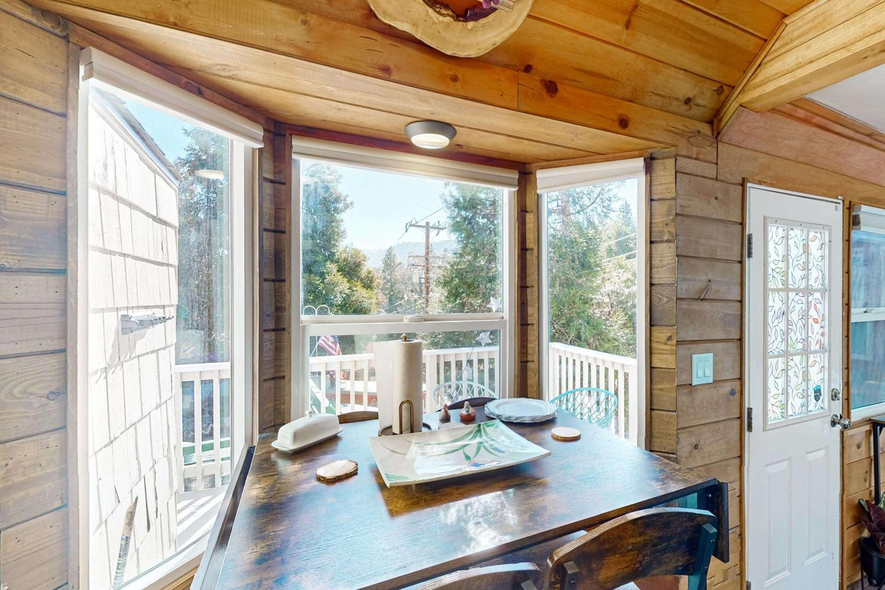 Relaxing Retreat with Deck, 1 Mi to Lake Arrowhead!